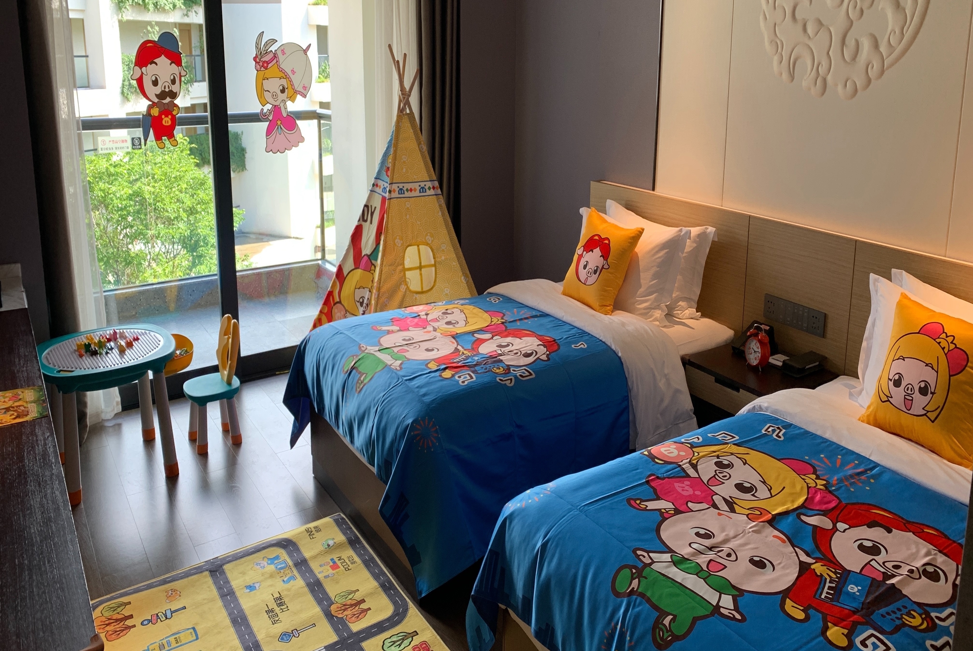 Guest room at the Ramada by Wyndham Guilin Yangshuo Resort in Guilin, Other than US/Canada