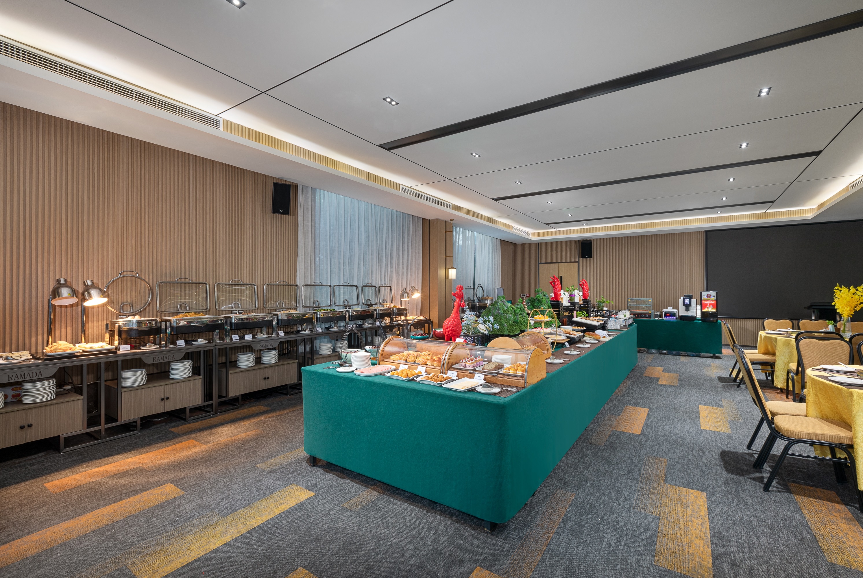 Ramada by Wyndham Guilin Yangshuo Resort restaurant in Guilin, Other than US/Canada