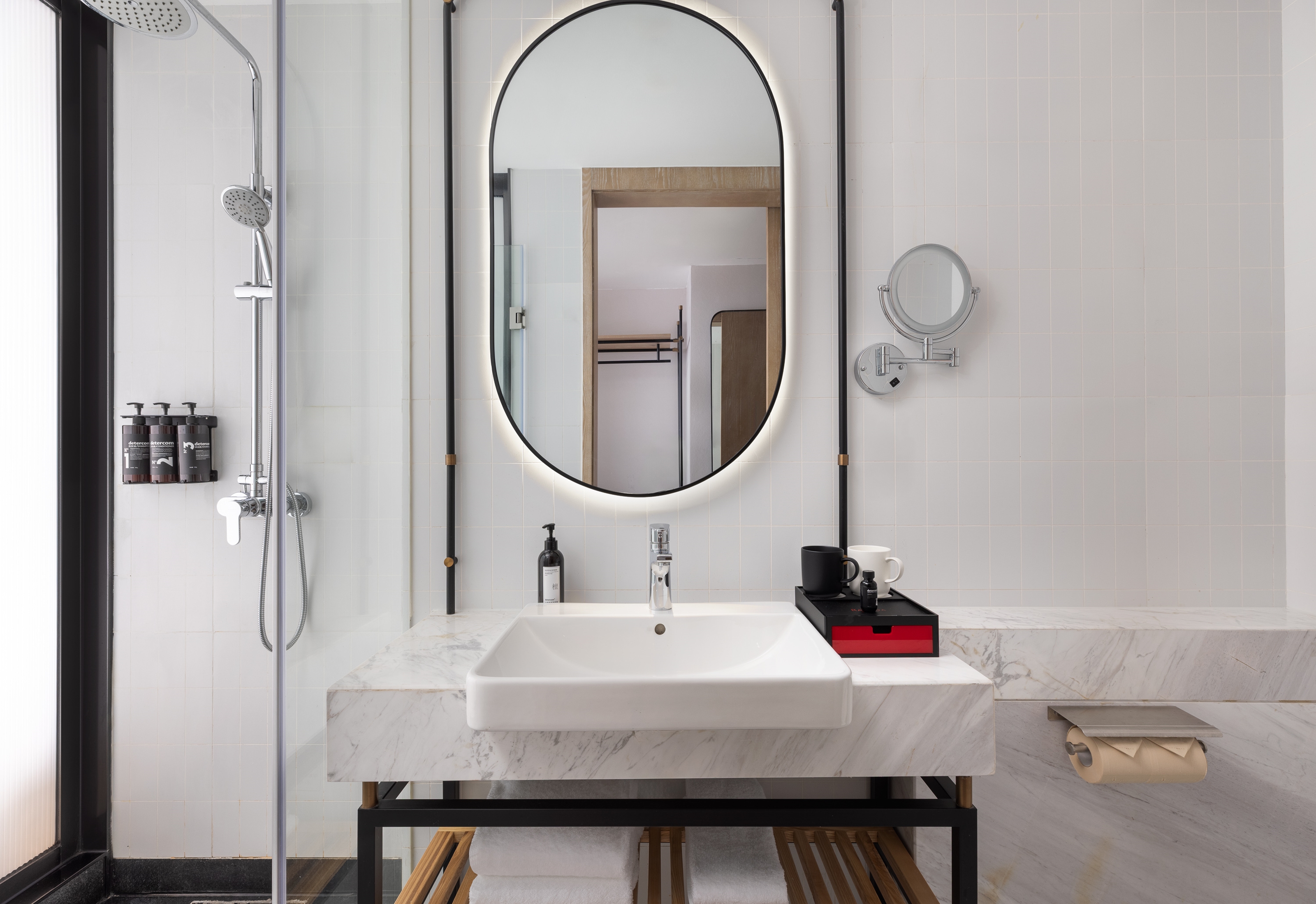 Guest room bath at the Ramada by Wyndham Hangzhou Yuhang in Hangzhou, Other than US/Canada
