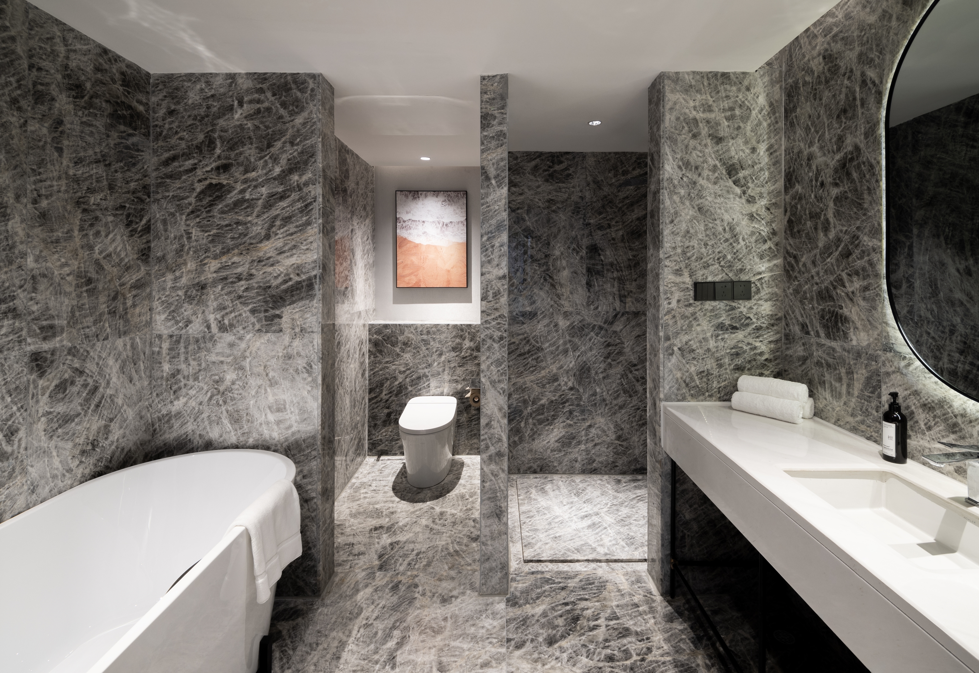 Guest room bath at the Ramada by Wyndham Hangzhou Yuhang in Hangzhou, Other than US/Canada
