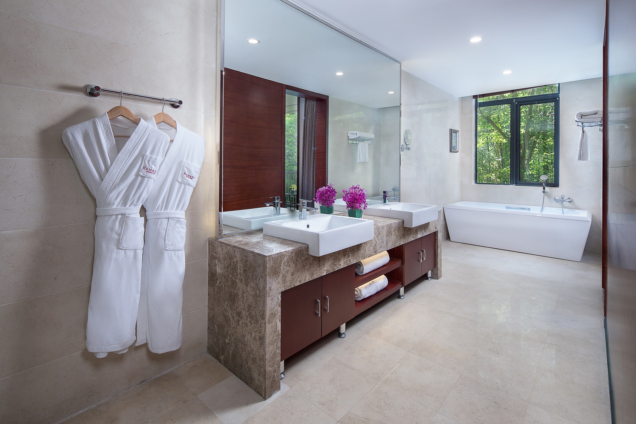 Guest room at the Ramada by Wyndham Xianning Chongyang in Xianning, Other than US/Canada