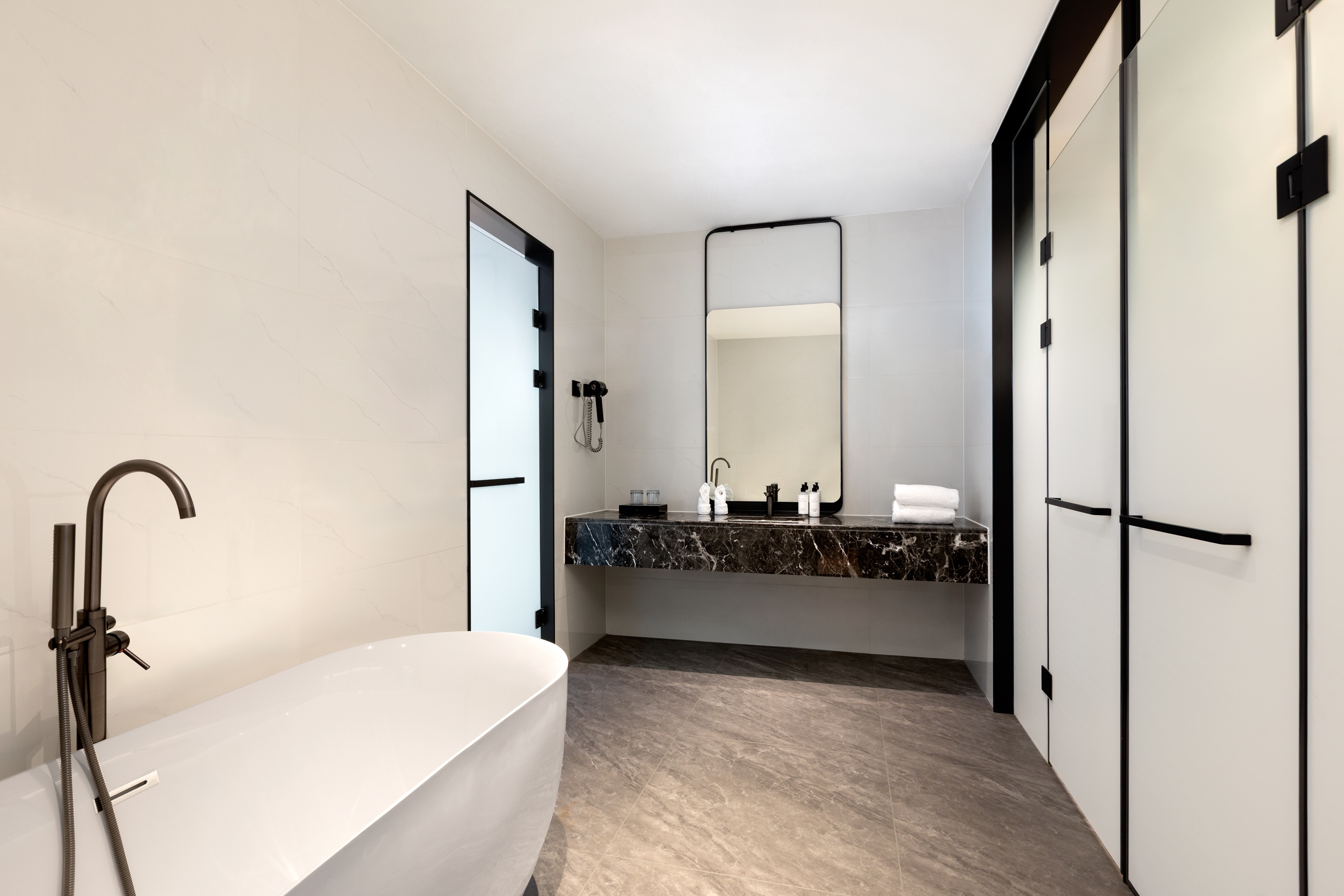 Guest room bath at the Ramada Encore by Wyndham Huizhou Huidong in Huizhou, Other than US/Canada