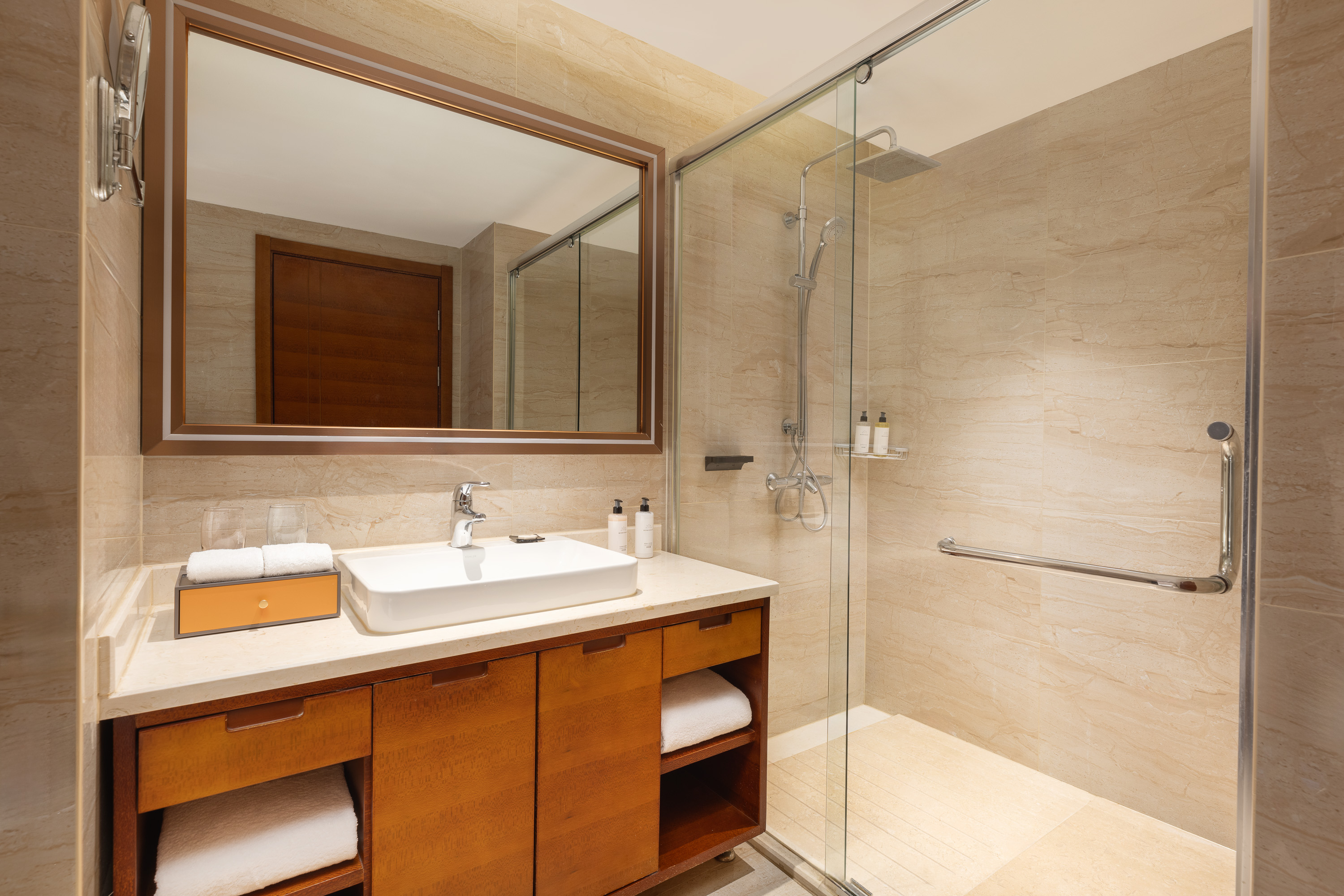 Guest room bath at the Ramada Encore by Wyndham Jingzhou Shashi in Jingzhou, Other than US/Canada