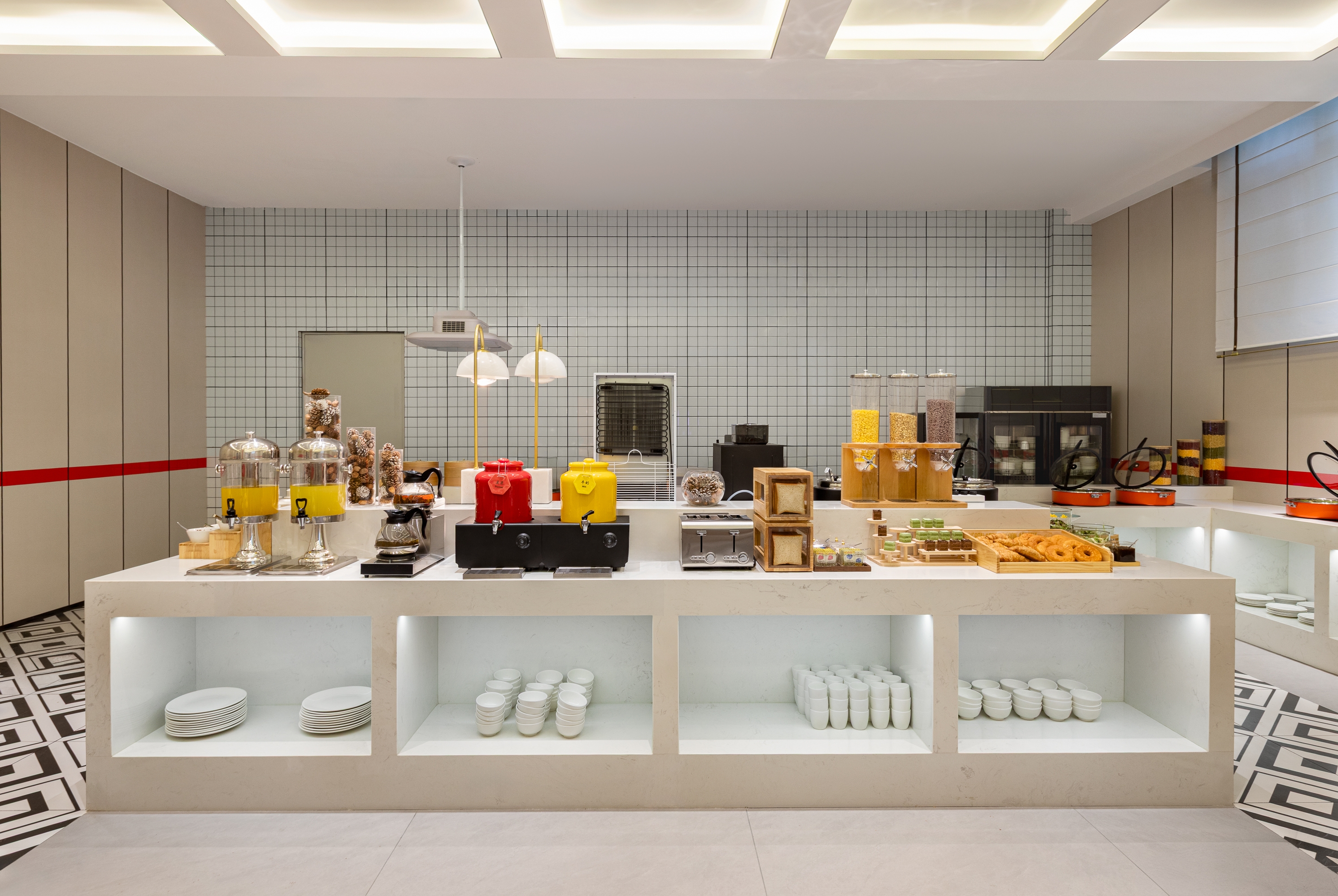Ramada Encore by Wyndham Kunming South Station restaurant in Kunming, Other than US/Canada
