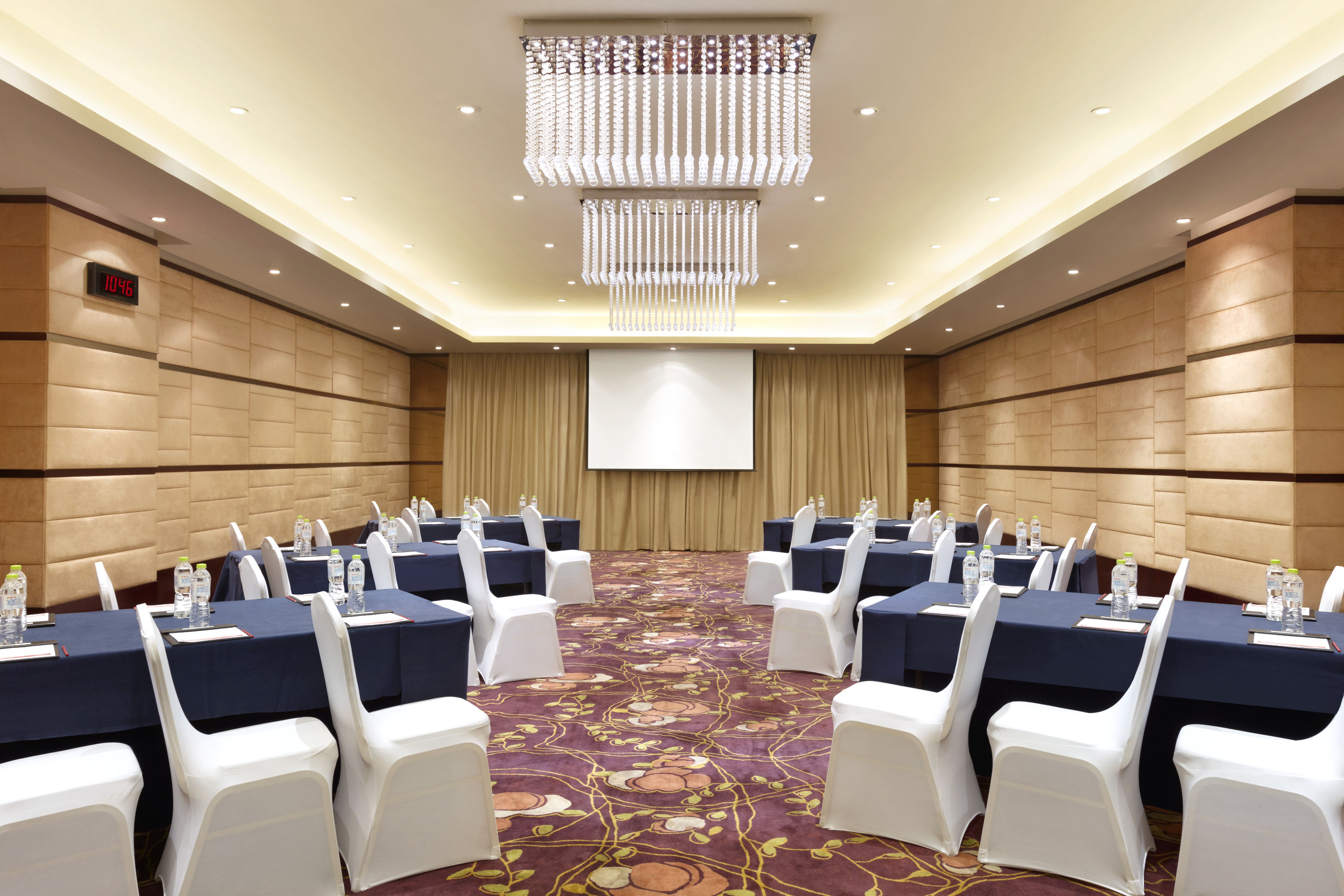 Meeting room at Ramada Plaza by Wyndham Lianyungang in Lianyungang, Other than US/Canada