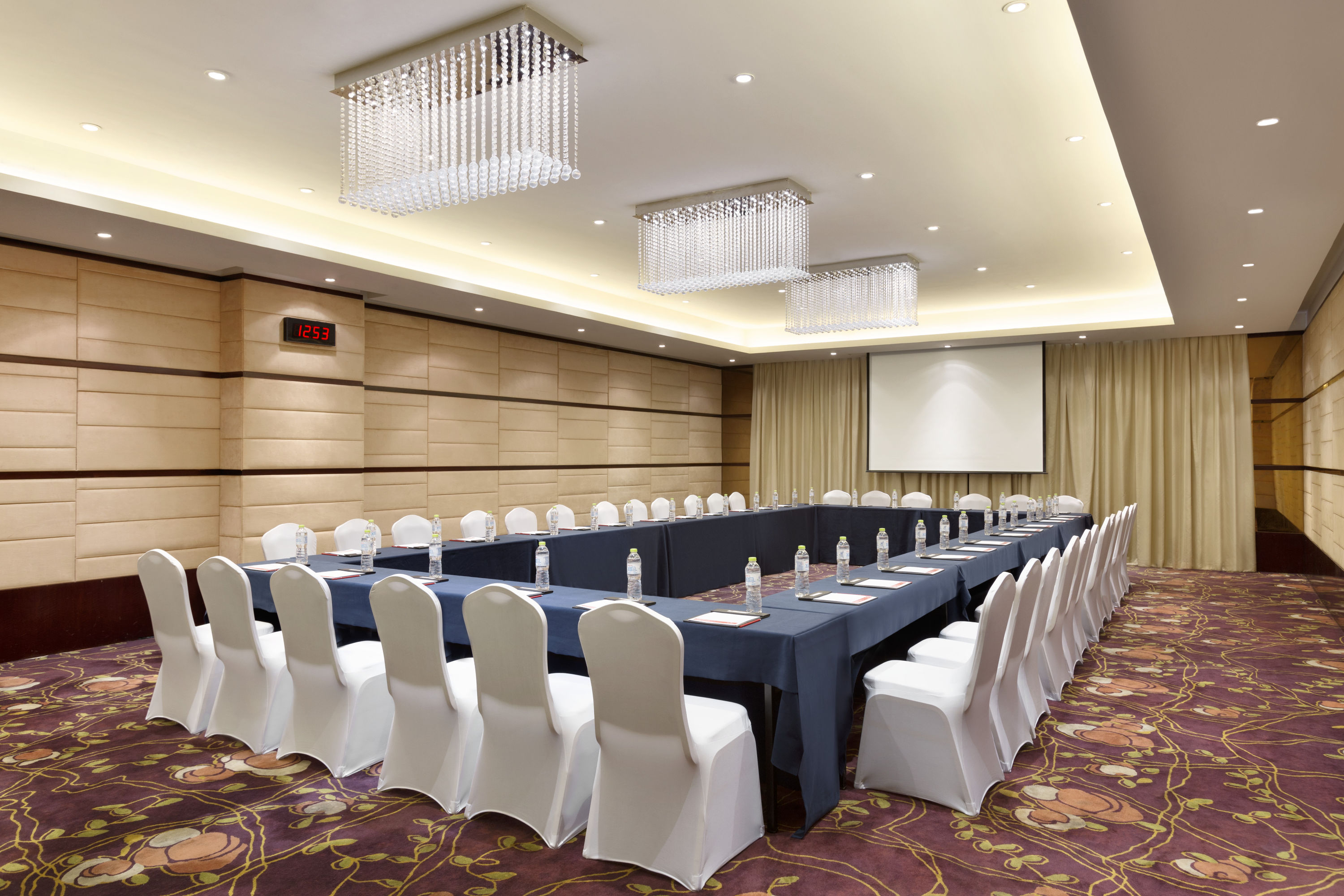 Meeting room at Ramada Plaza by Wyndham Lianyungang in Lianyungang, Other than US/Canada