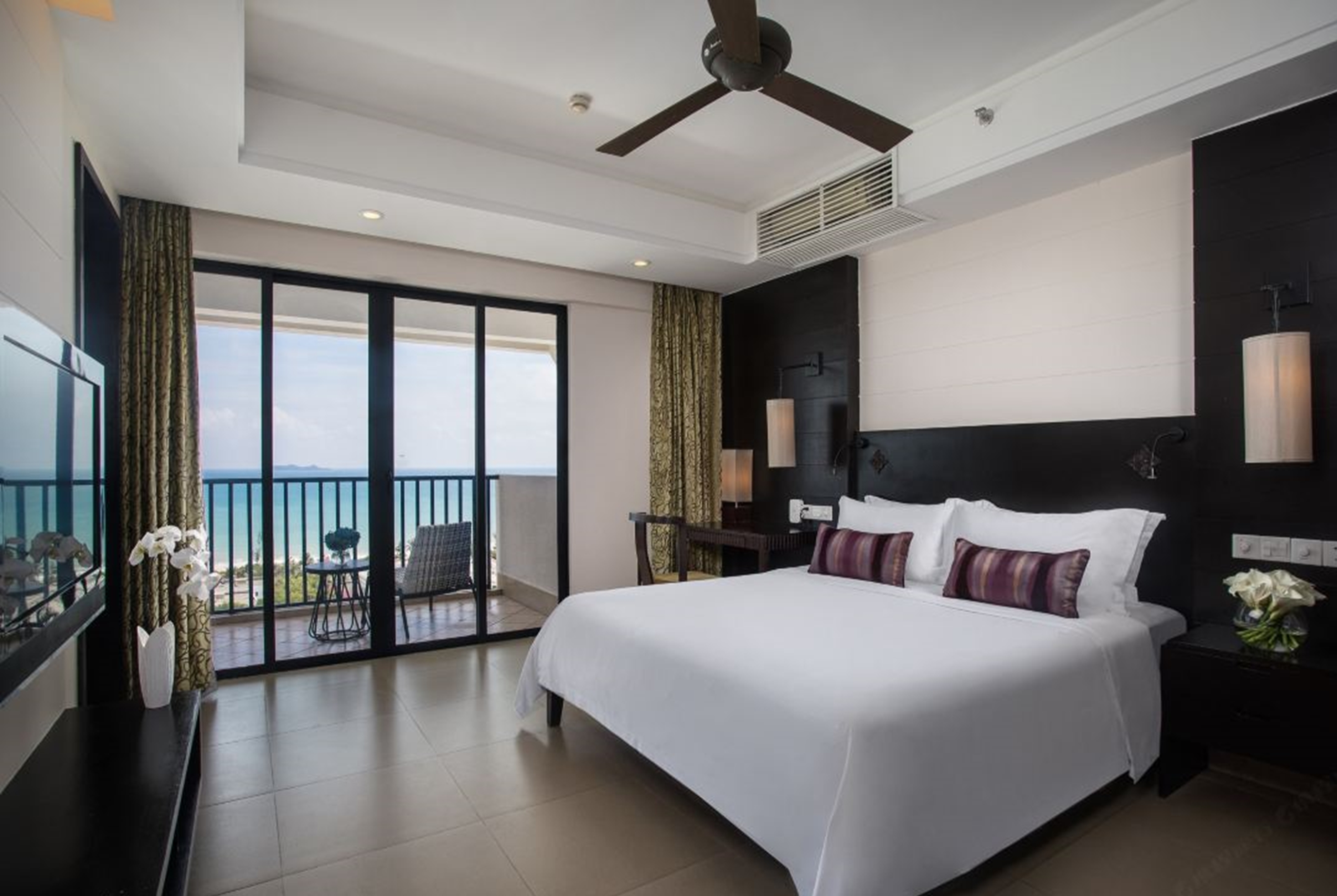 Guest room at the Ramada Plaza by Wyndham Sanya Bay in Sanya, Other than US/Canada