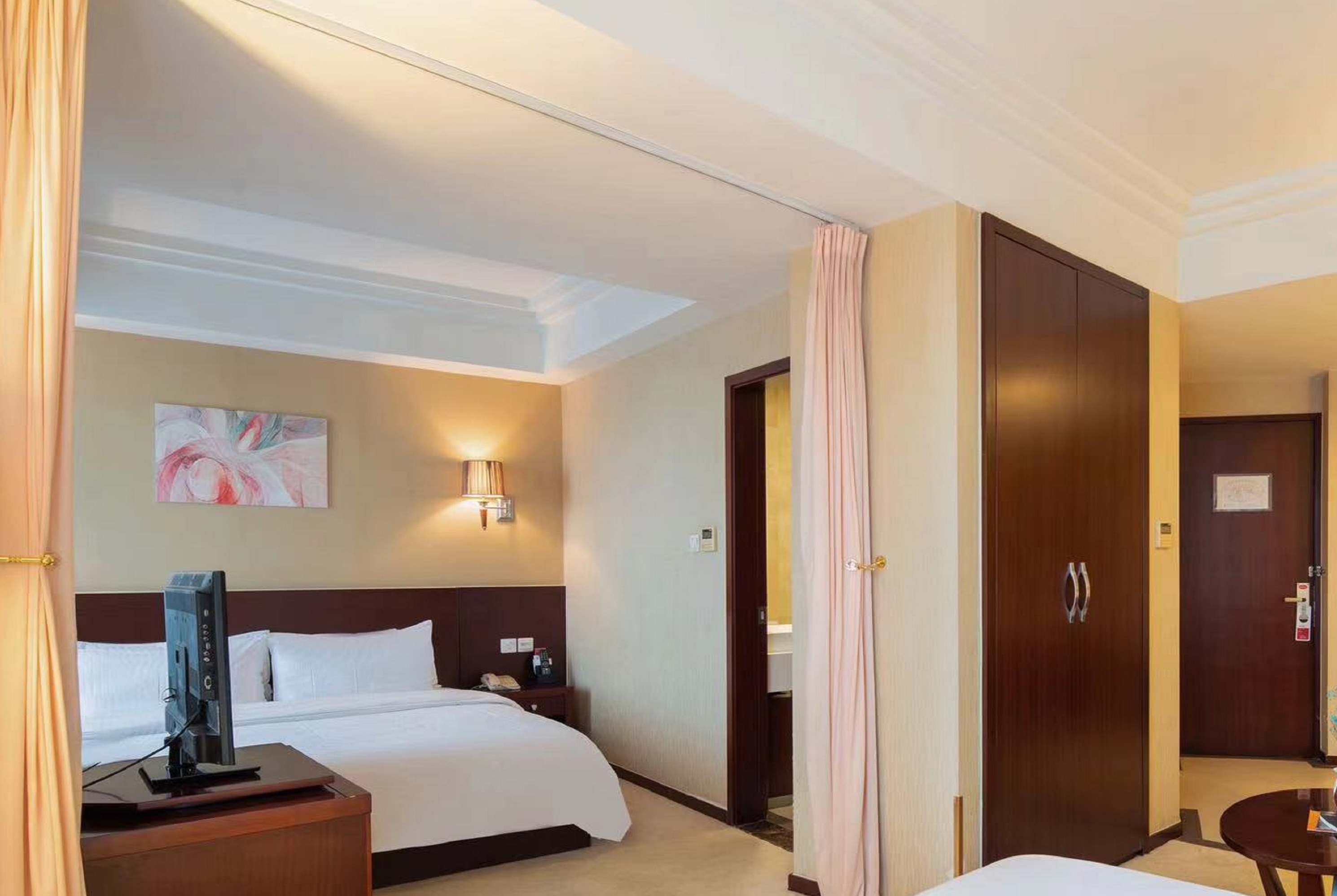 Guest room at the Ramada by Wyndham Wujiaochang Shanghai in Shanghai, Other than US/Canada
