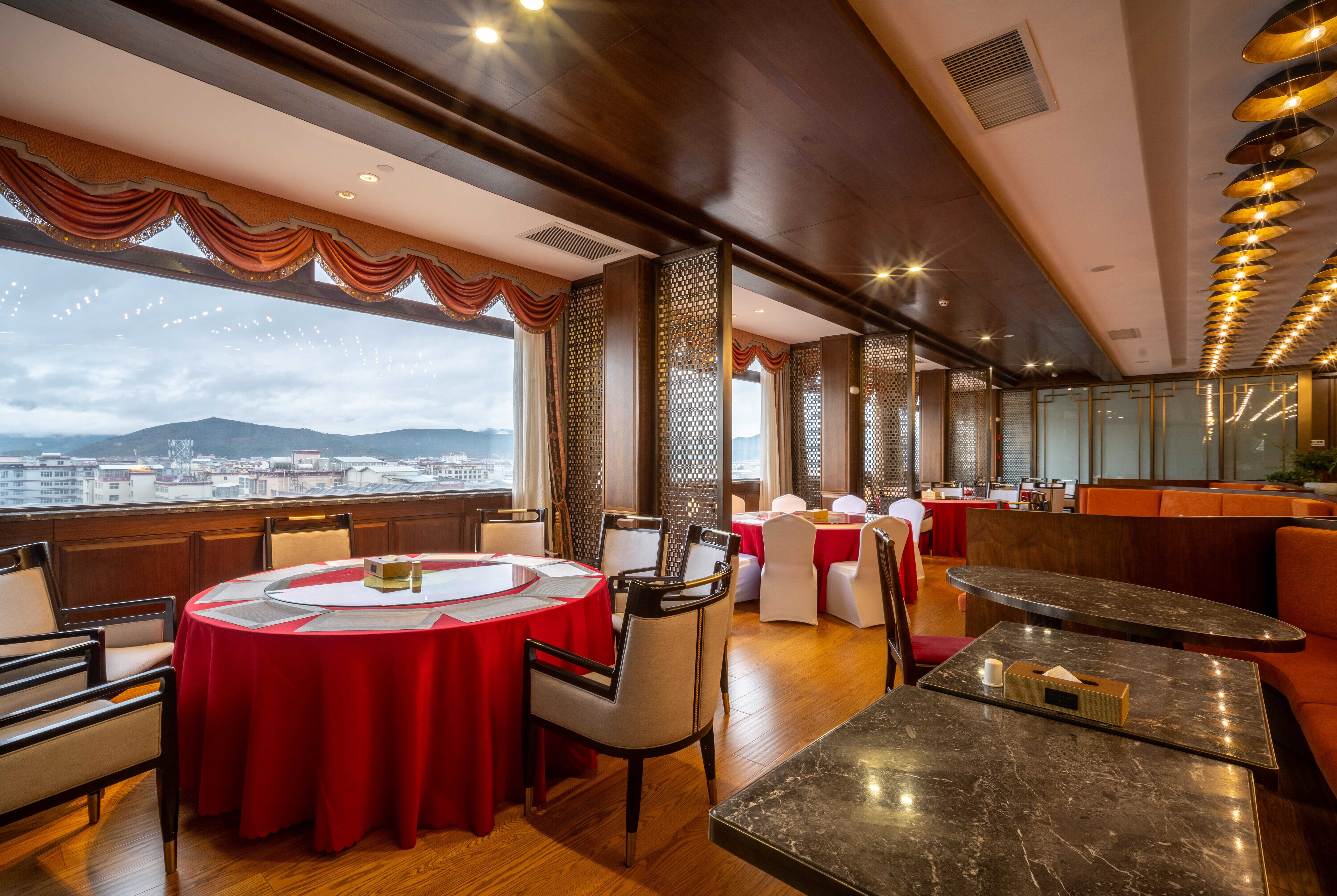 Ramada by Wyndham Diqing restaurant breakfast area with seating in Shangri-La City, Other than US/Canada