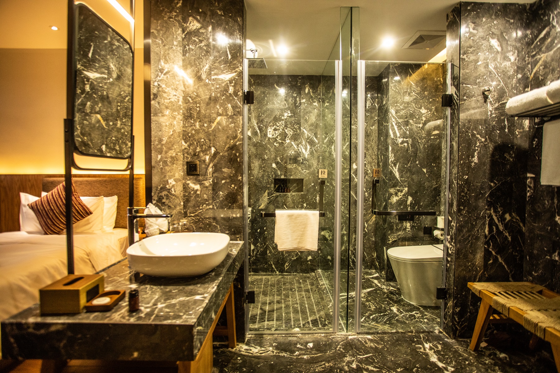 Guest room bath at the Ramada by Wyndham Diqing in Shangri-La City, Other than US/Canada