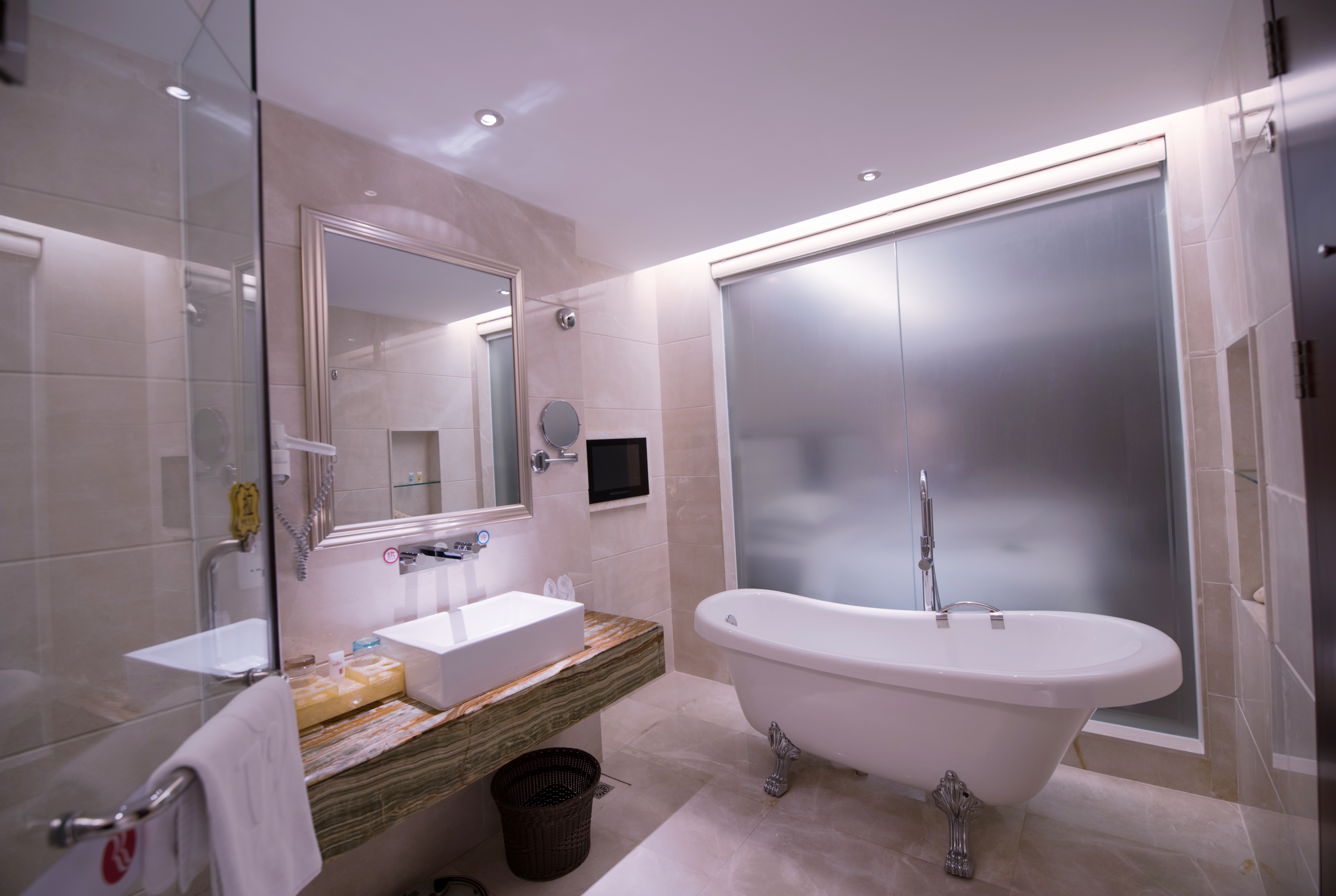 Guest room bath at the Ramada by Wyndham Shenzhen Baoan in Shenzhen, Other than US/Canada