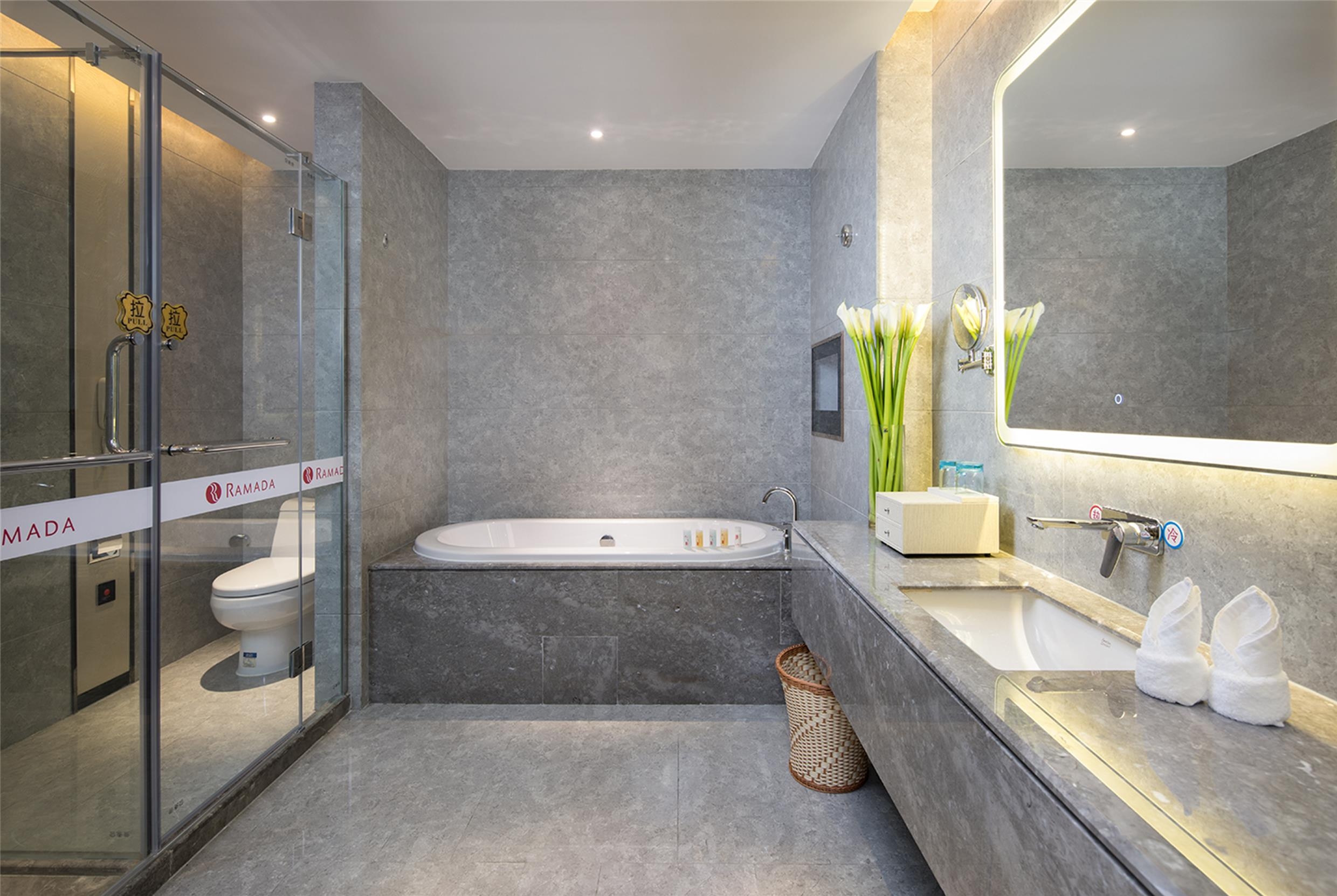Guest room bath at the Ramada by Wyndham Shenzhen Baoan in Shenzhen, Other than US/Canada