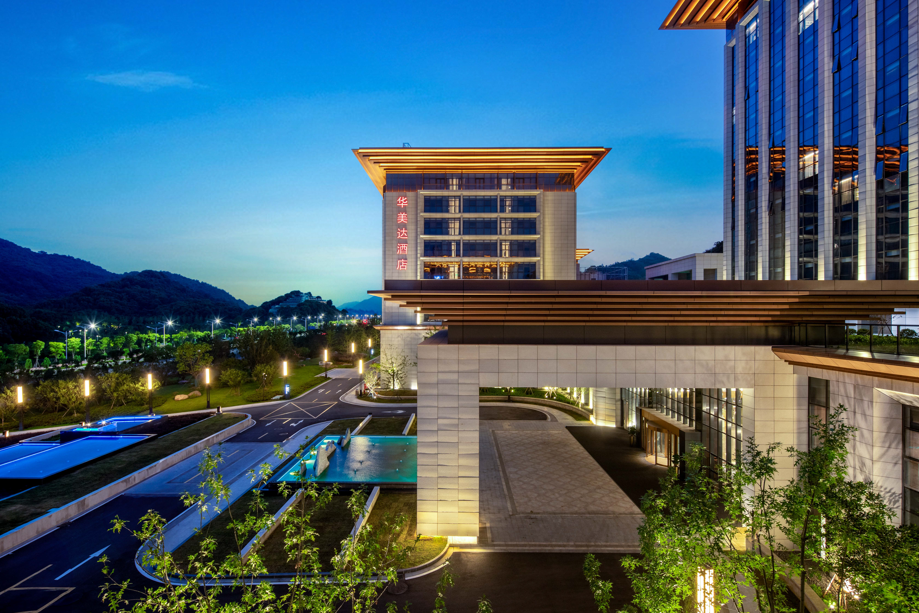 Exterior Dusk Image of Ramada by Wyndham Taizhou West hotel in Taizhou, Other than US/Canada