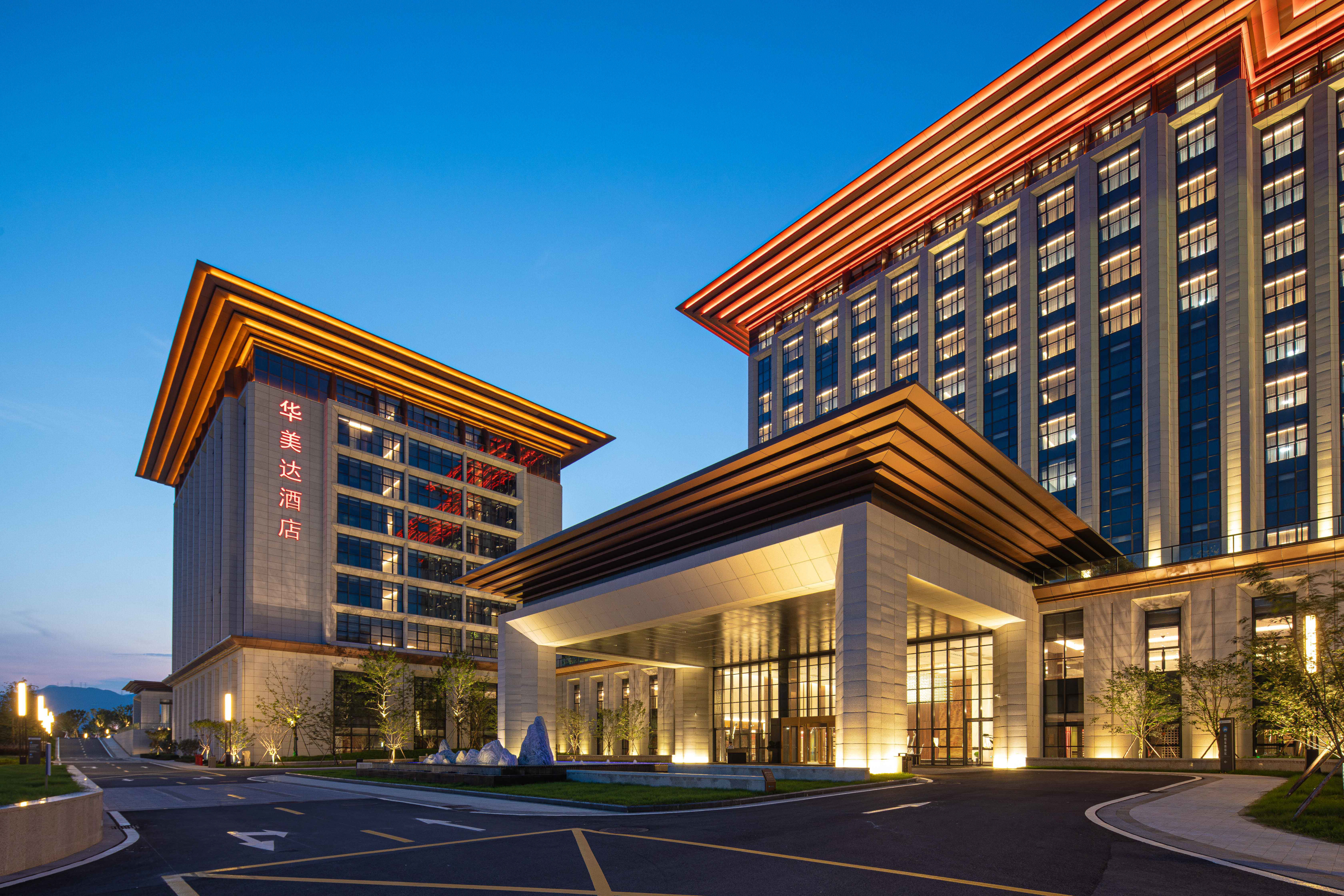 Exterior Dusk Image of Ramada by Wyndham Taizhou West hotel in Taizhou, Other than US/Canada