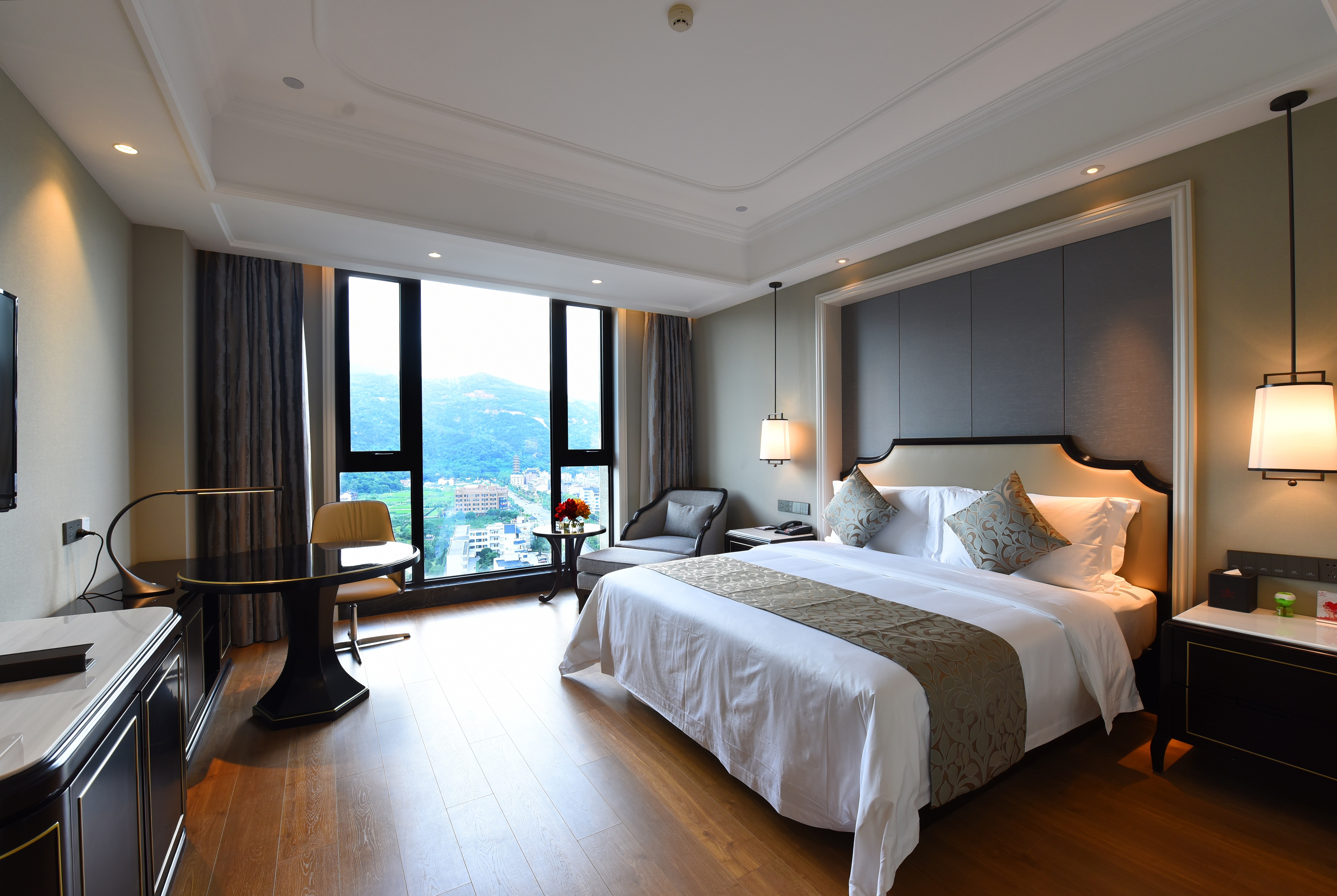 Guest room at the Ramada Plaza by Wyndham Wenzhou in Wenzhou, Other than US/Canada