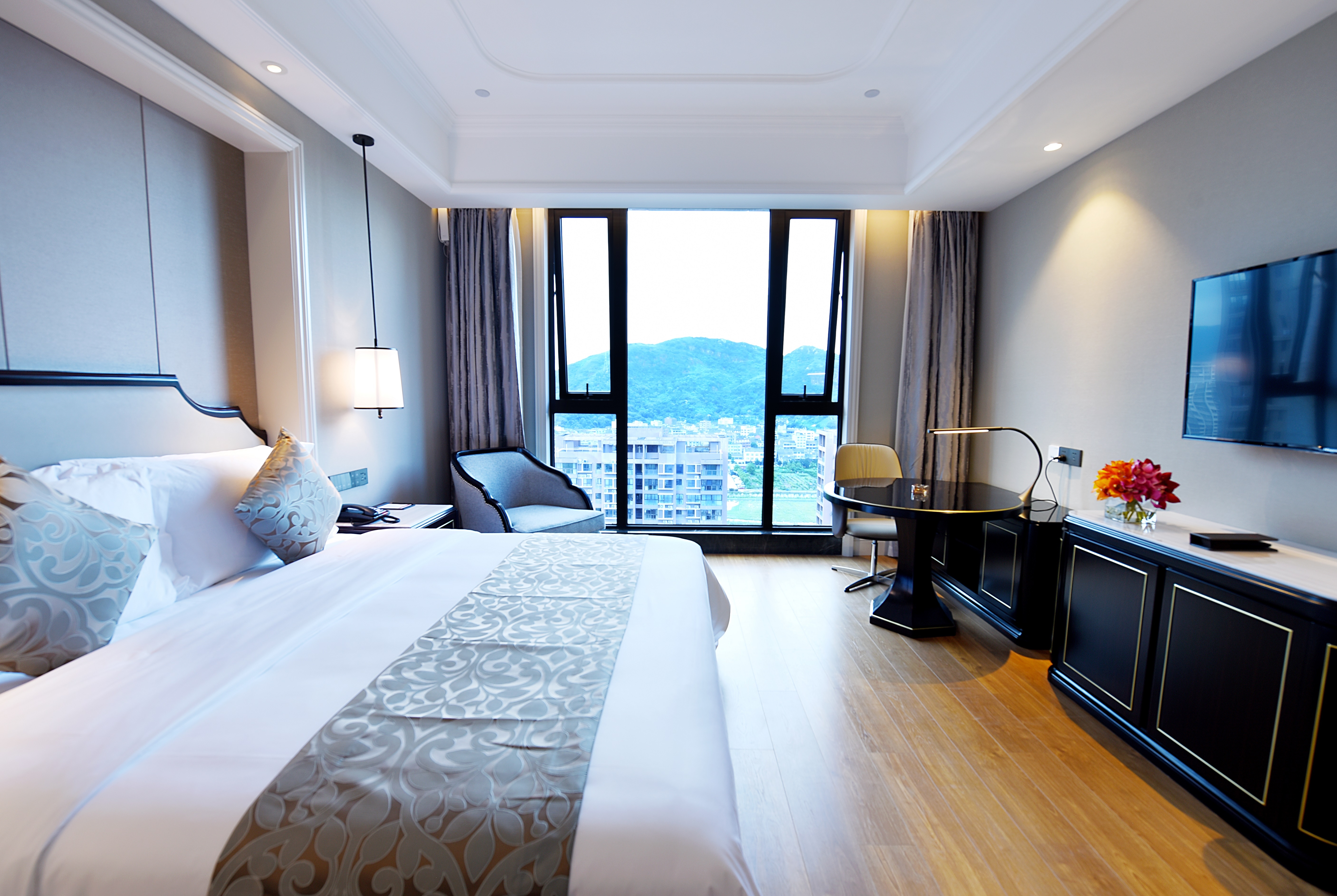 Guest room at the Ramada Plaza by Wyndham Wenzhou in Wenzhou, Other than US/Canada
