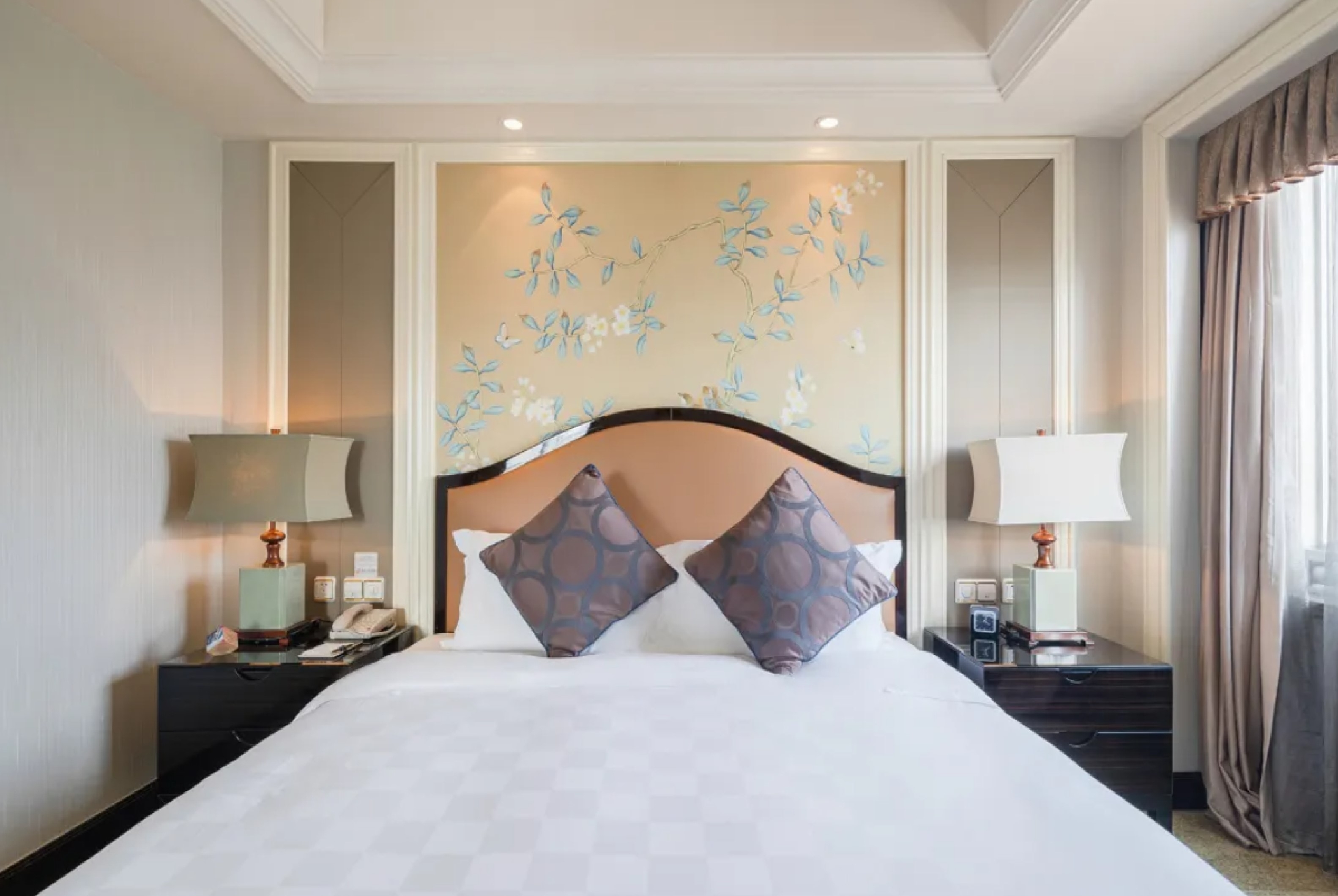 Guest room at the Ramada Plaza by Wyndham Tian Lu Hotel Wuhan in Wuhan, Other than US/Canada