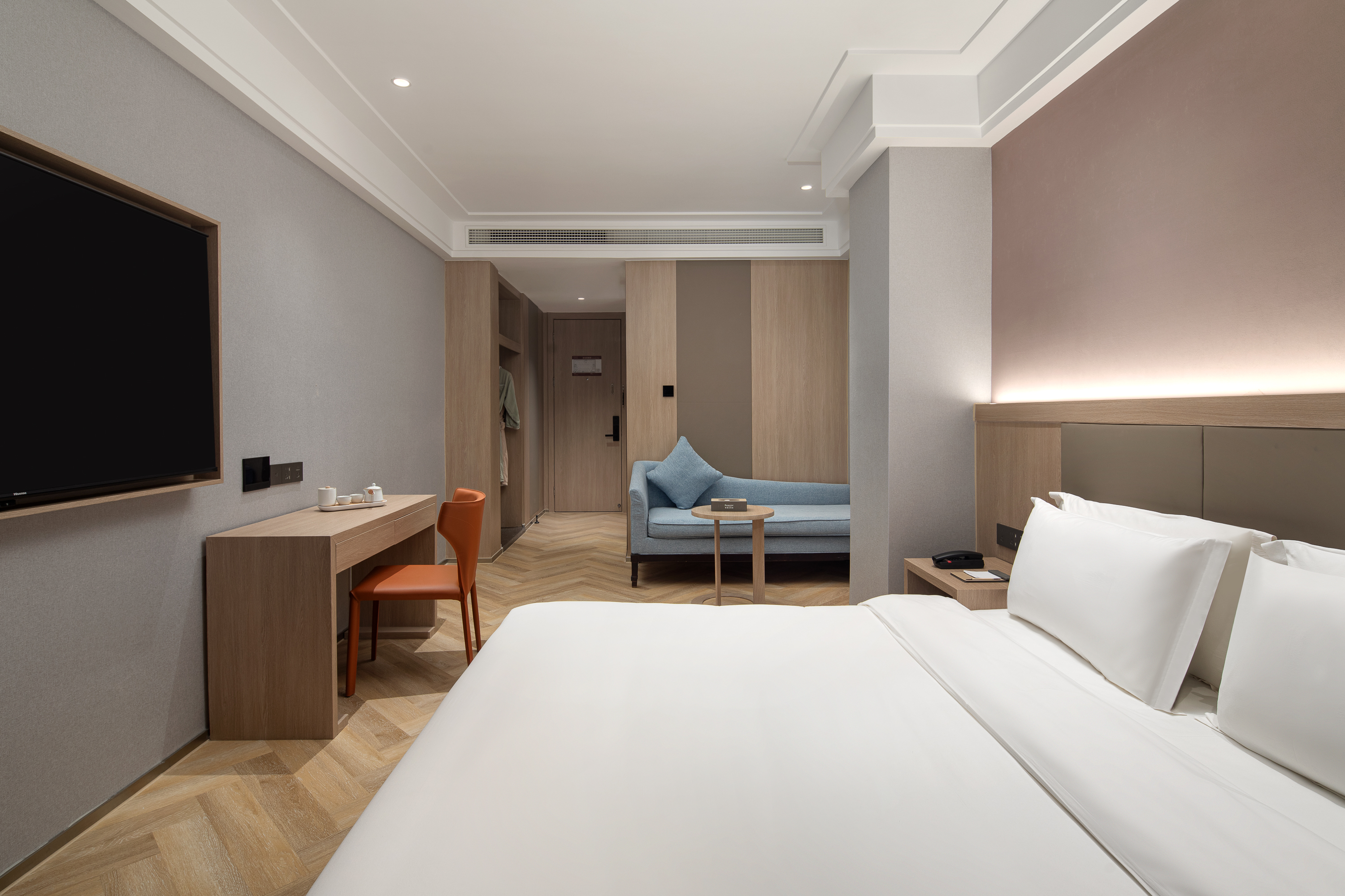 Guest room at the Ramada by Wyndham Wuhan Wangjiawan in Wuhan, Other than US/Canada