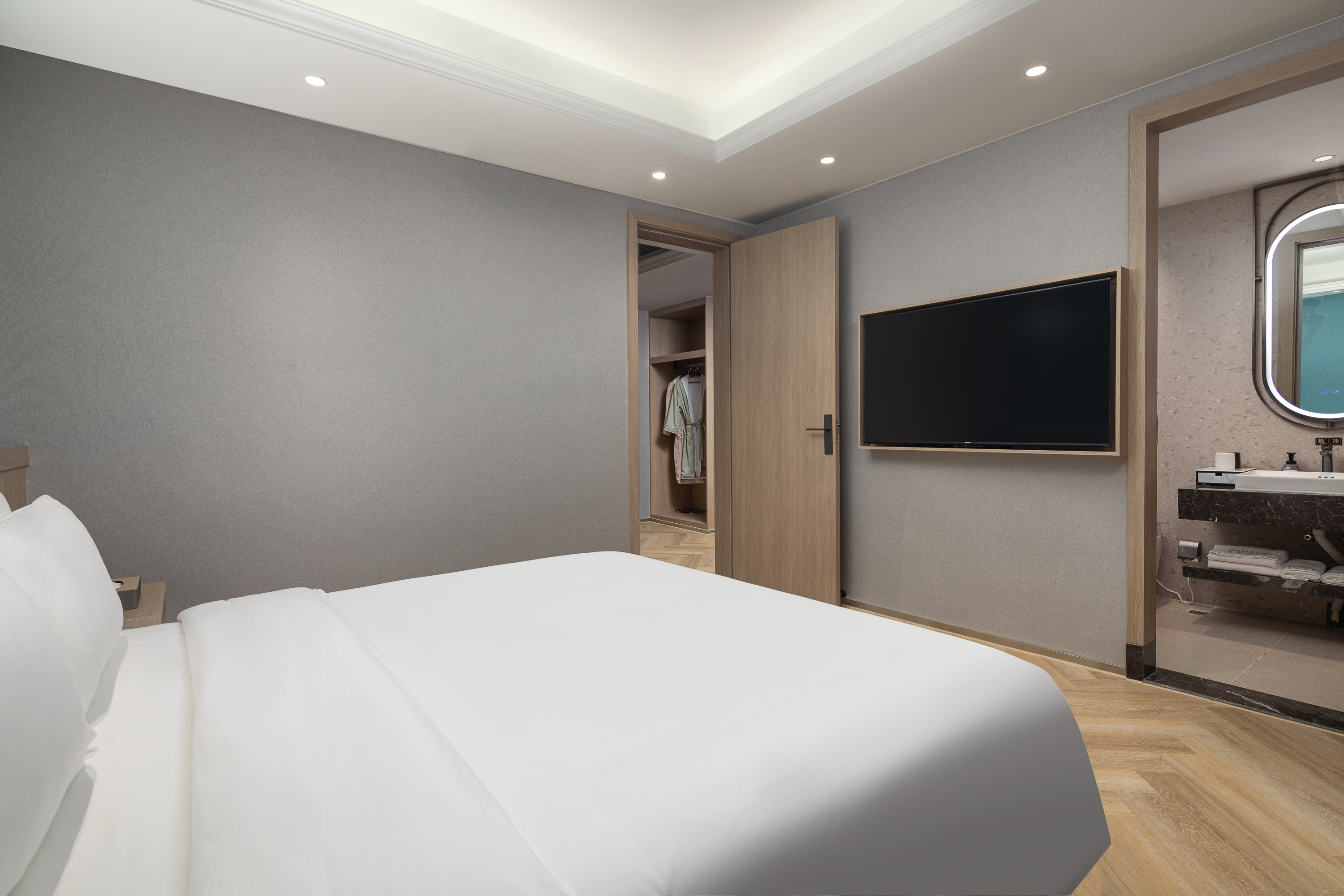 Guest room at the Ramada by Wyndham Wuhan Wangjiawan in Wuhan, Other than US/Canada