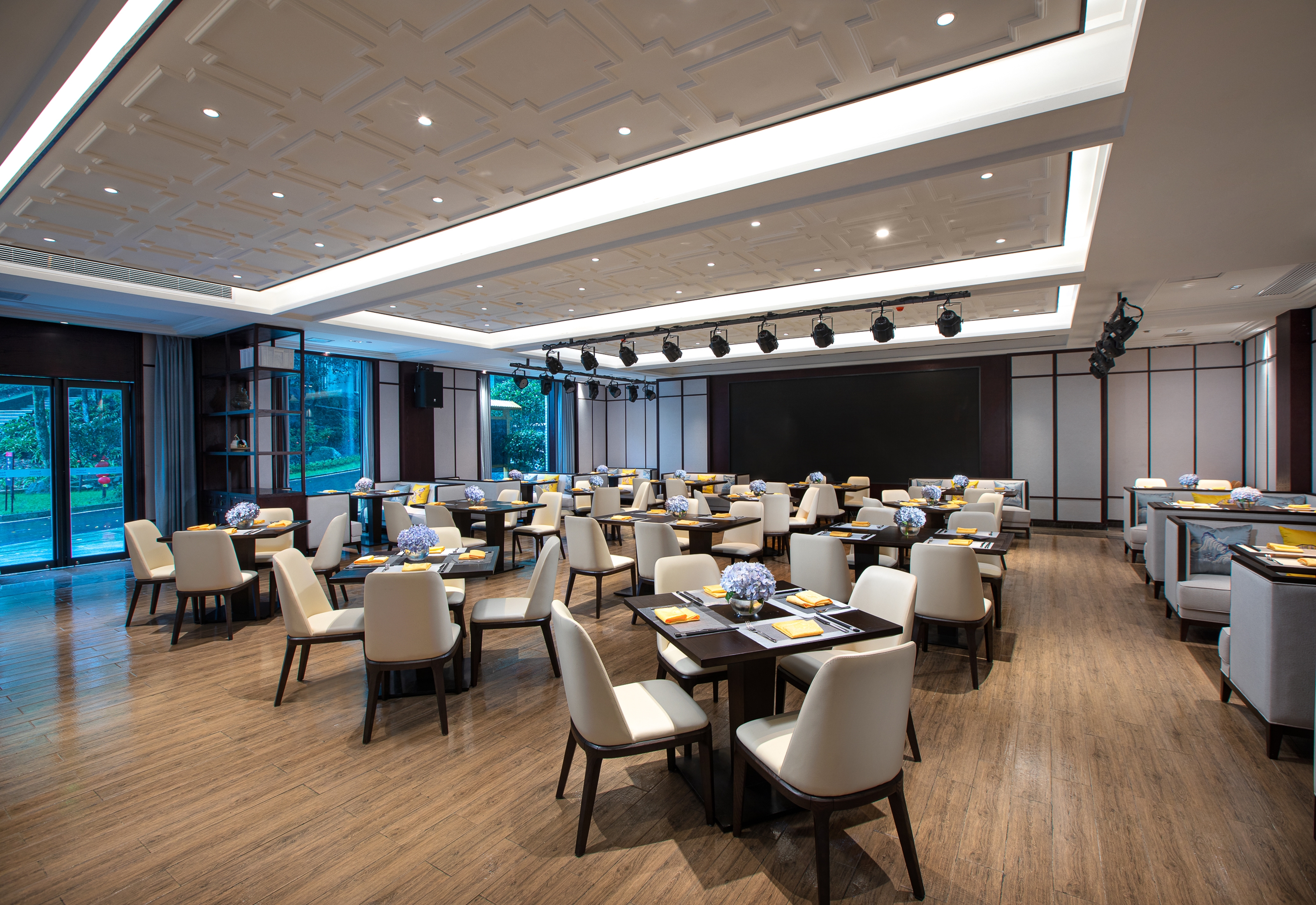 Ramada by Wyndham Xianning Xishan Mountain restaurant in Xianning, Other than US/Canada