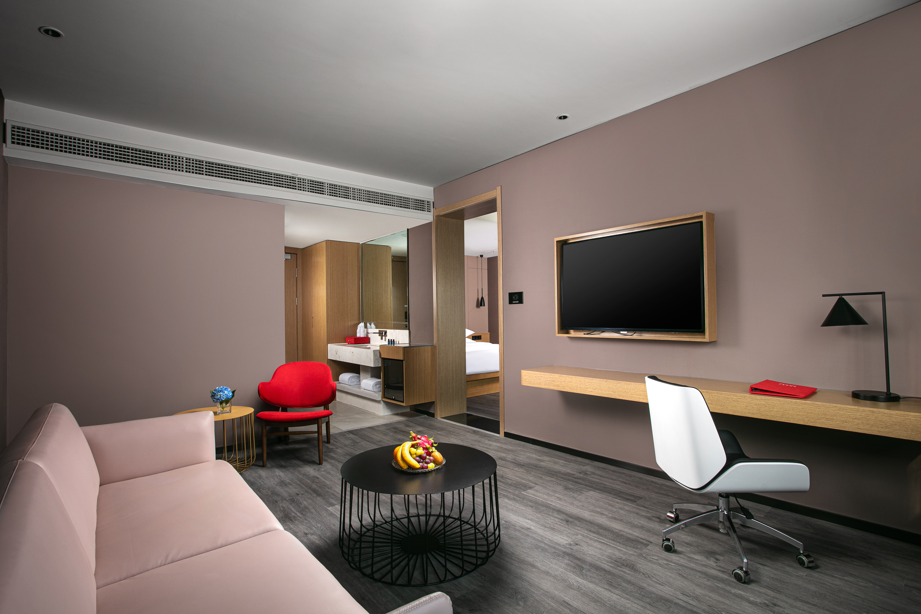 Guest room at the Ramada by Wyndham Yangzhou Slender West Lake in Yangzhou, Other than US/Canada