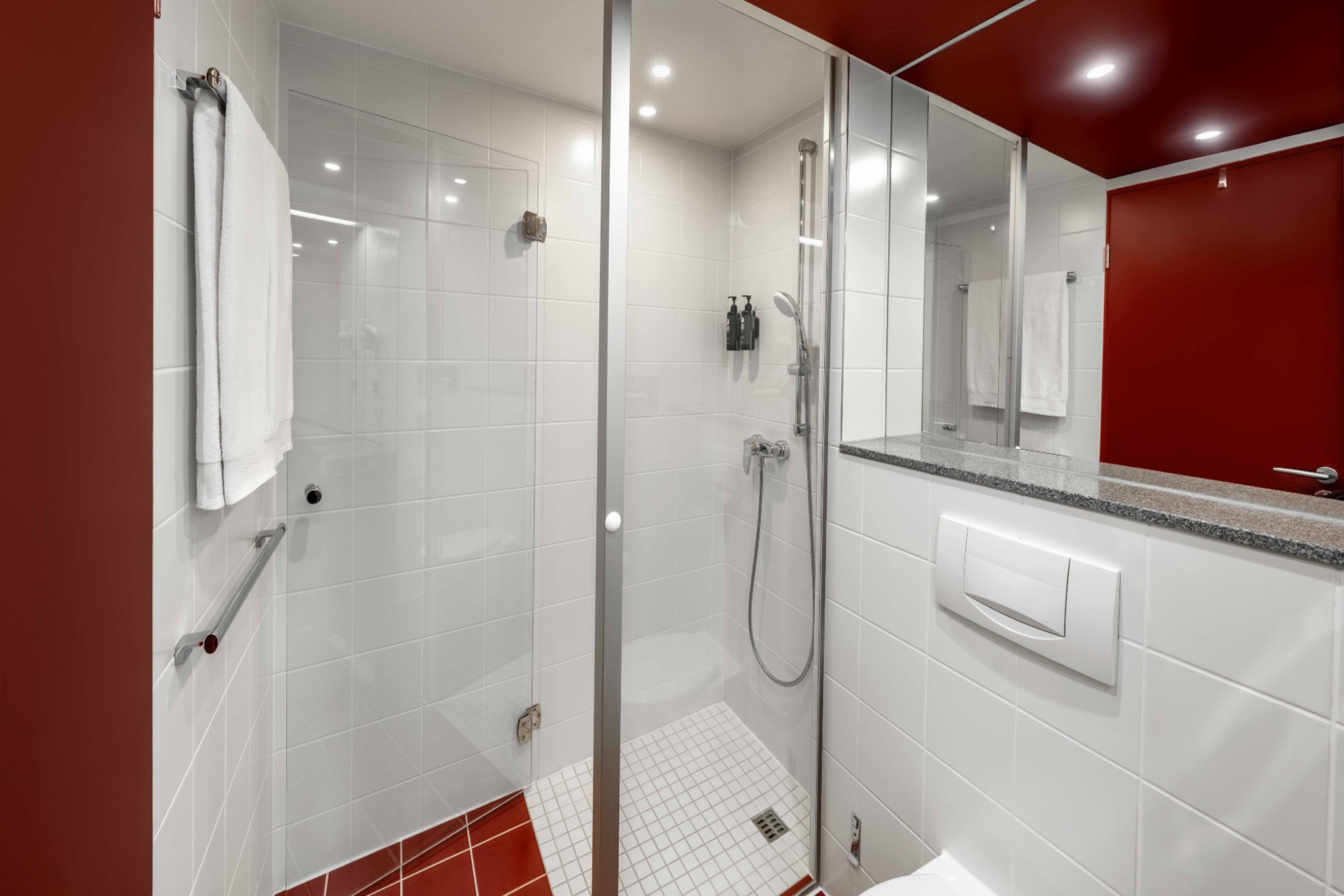 Guest room bath at the Ramada by Wyndham Essen in Essen, Other than US/Canada