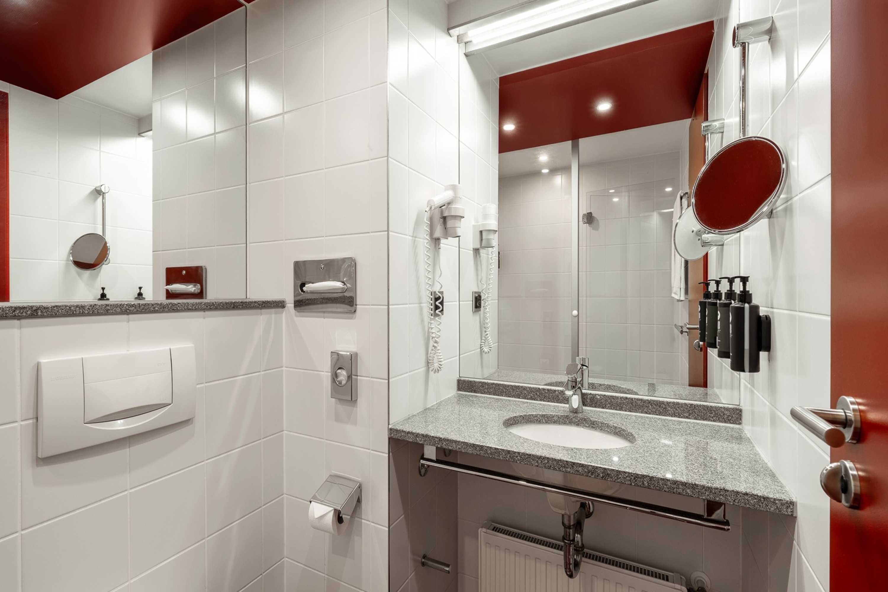 Guest room bath at the Ramada by Wyndham Essen in Essen, Other than US/Canada