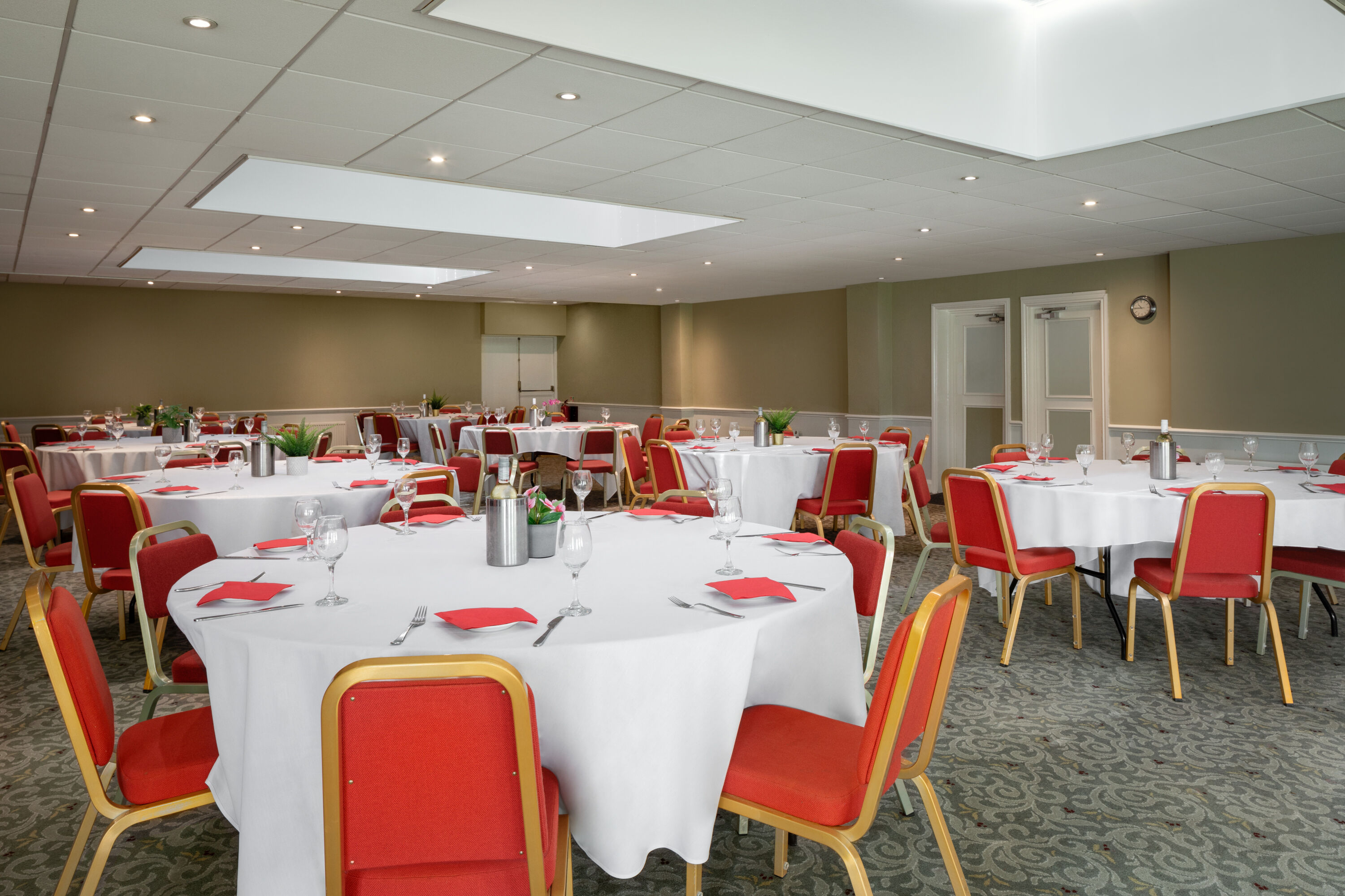 Meeting room banquet rounds at Ramada by Wyndham Cheltenham in Cheltenham, Other than US/Canada