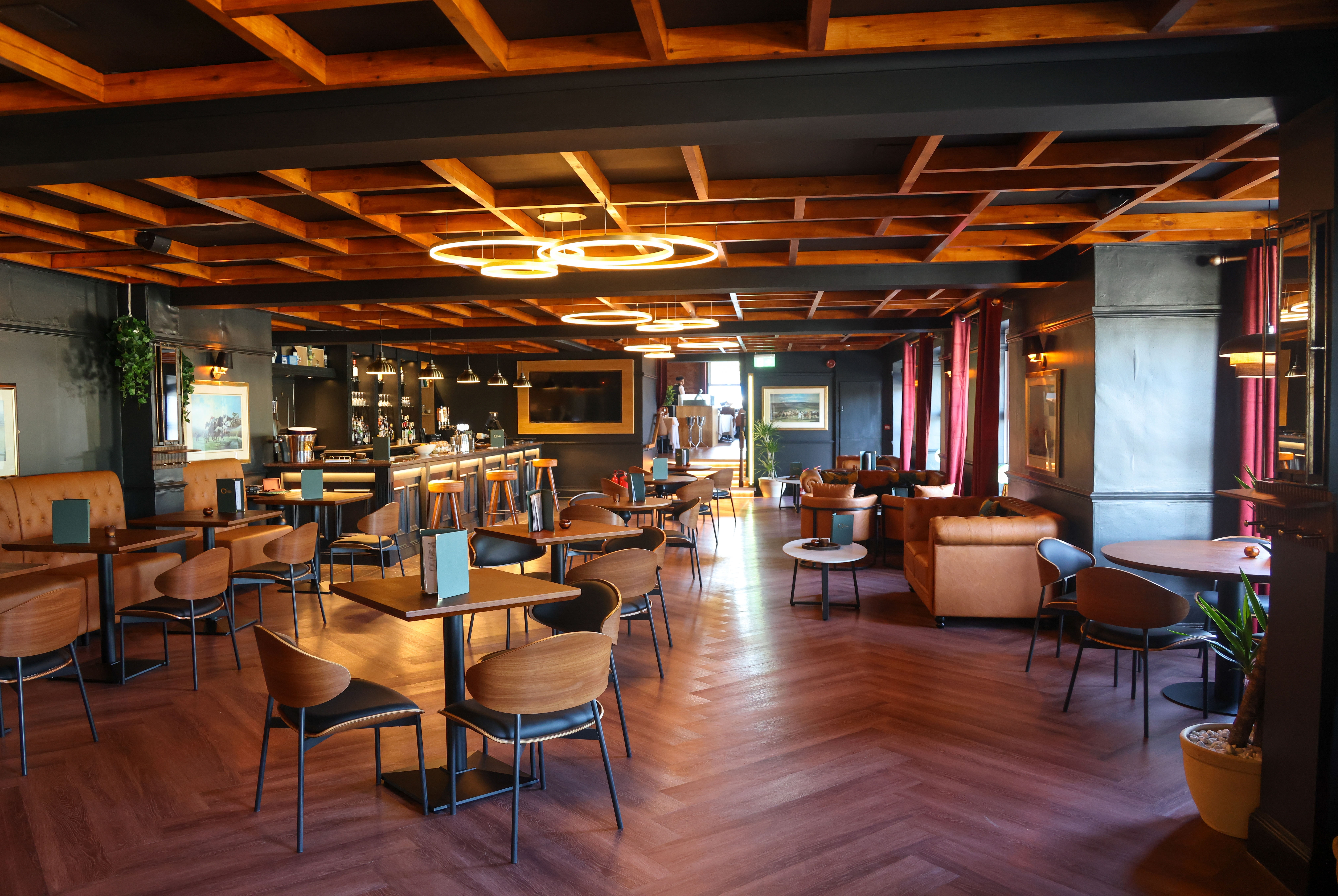 Bar at Ramada by Wyndham Cheltenham in Cheltenham, Other than US/Canada