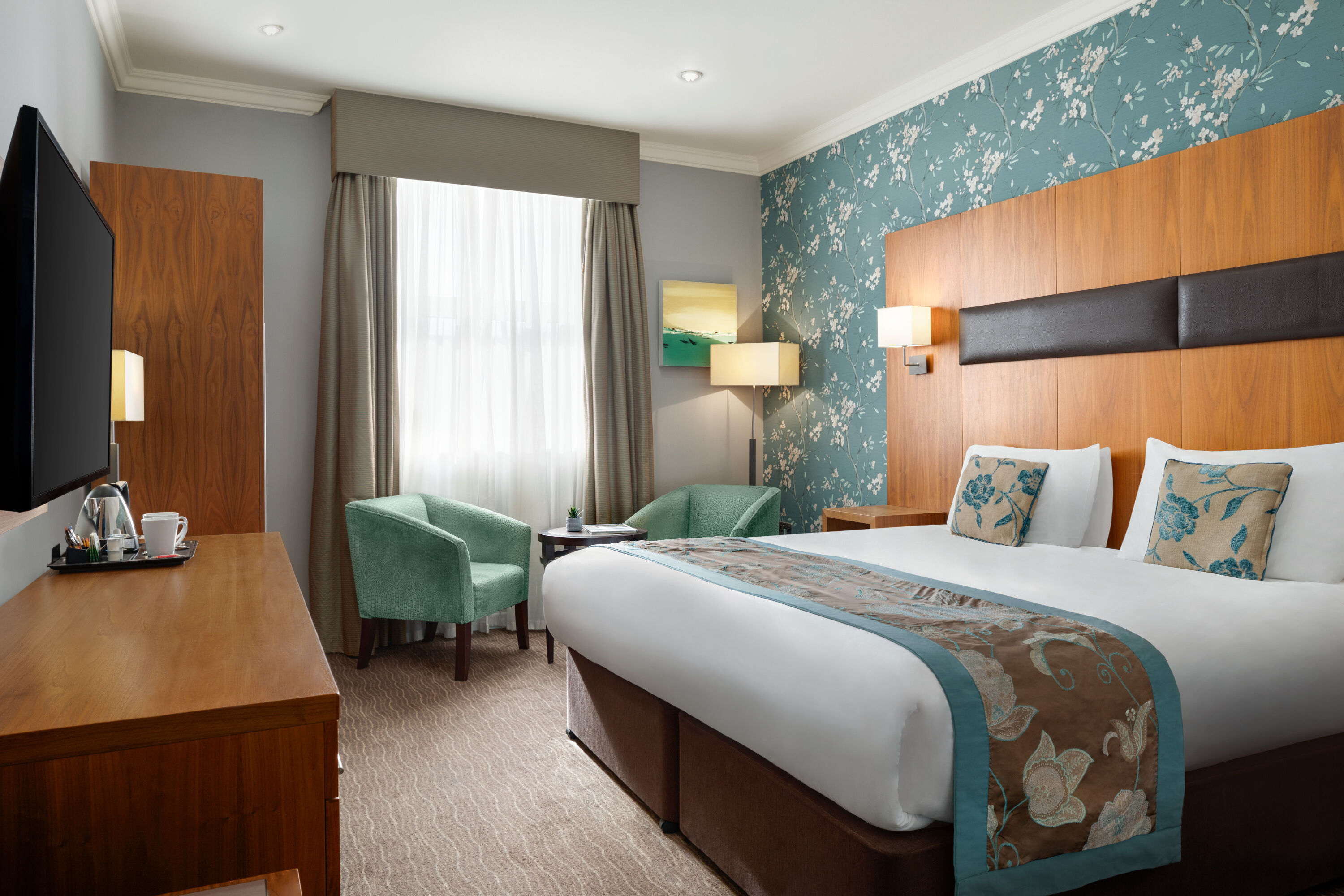 Guest room at the Ramada by Wyndham Cheltenham in Cheltenham, Other than US/Canada