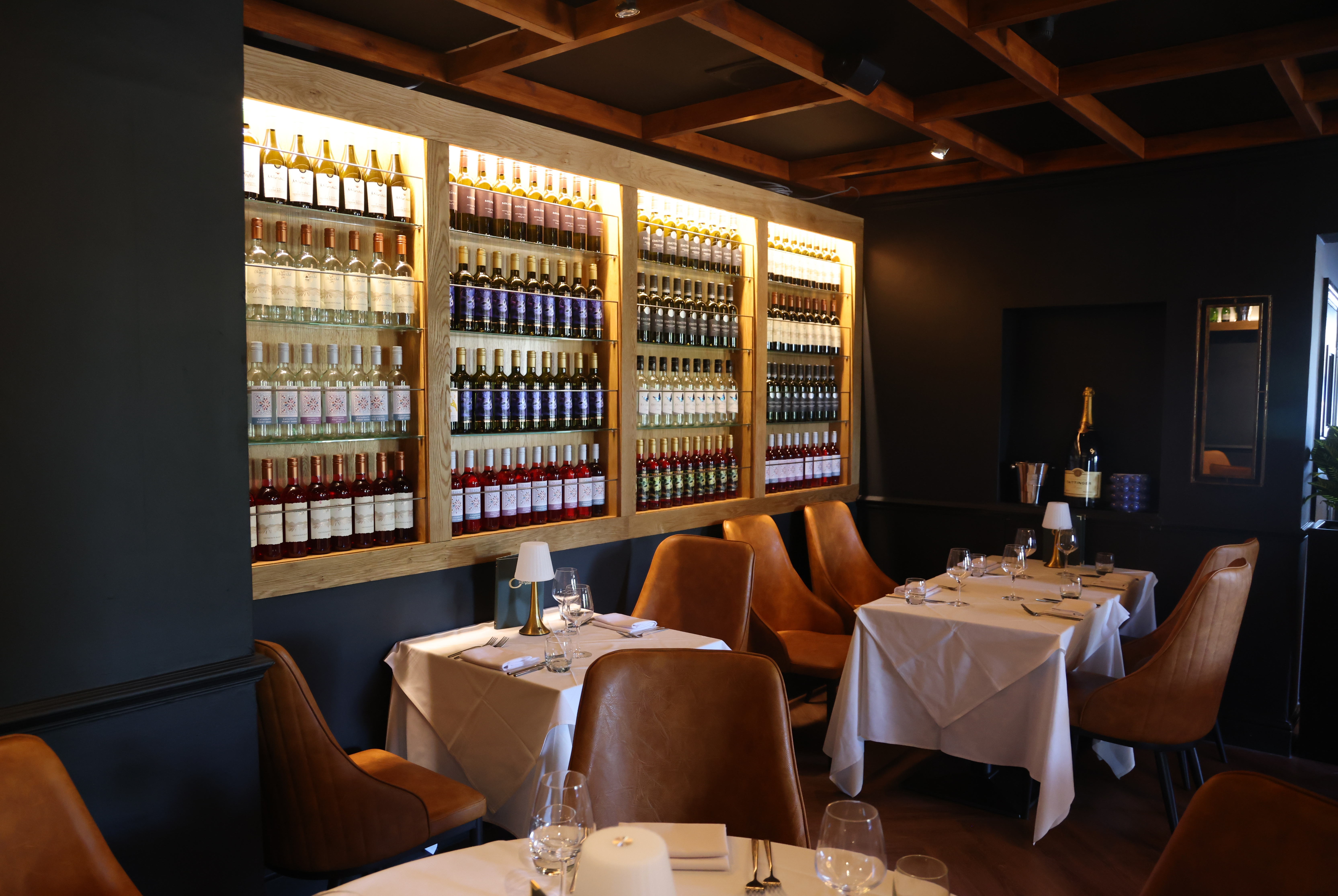 Ramada by Wyndham Cheltenham restaurant in Cheltenham, Other than US/Canada