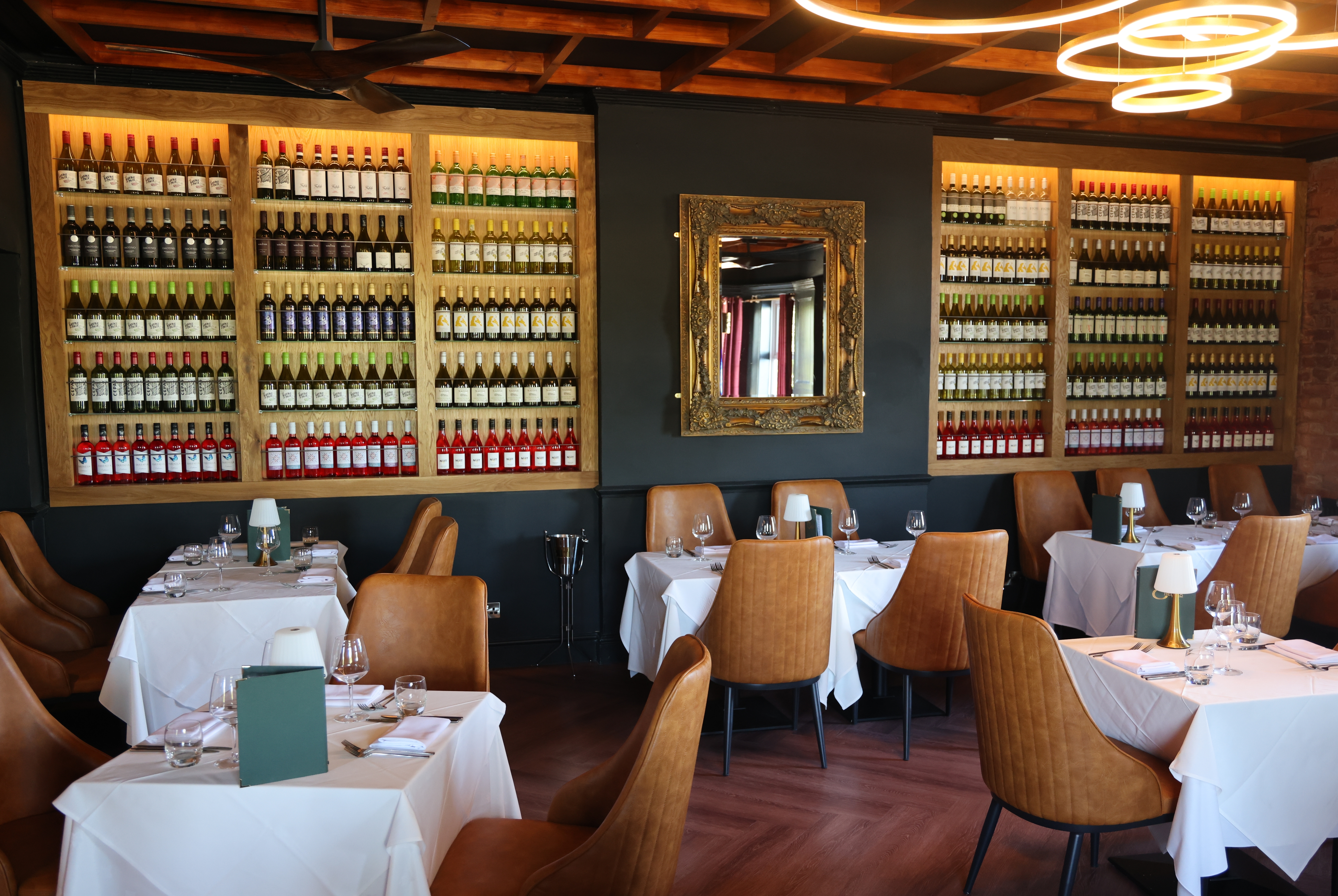 Ramada by Wyndham Cheltenham restaurant in Cheltenham, Other than US/Canada