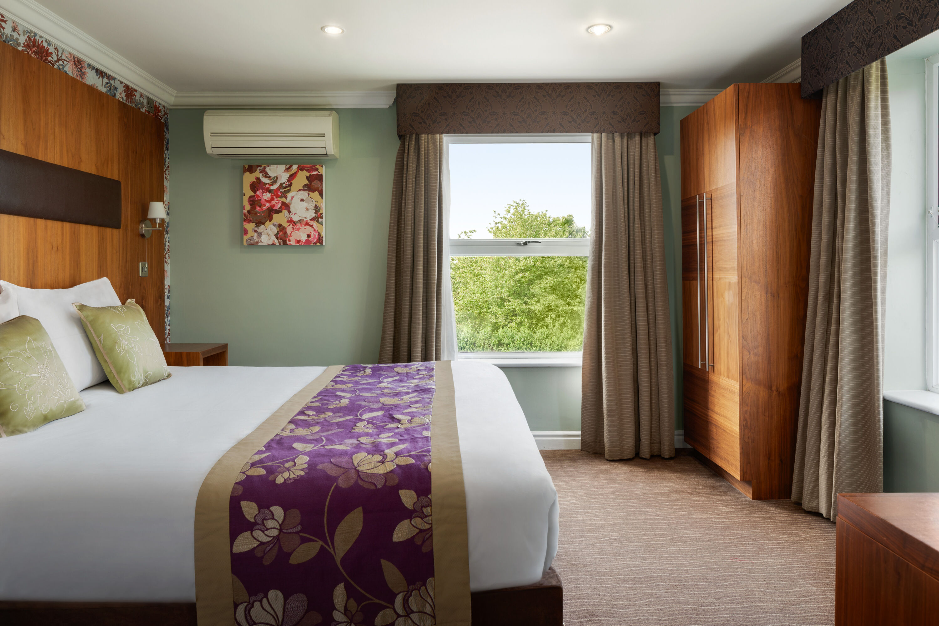 Ramada by Wyndham Cheltenham suite in Cheltenham, Other than US/Canada