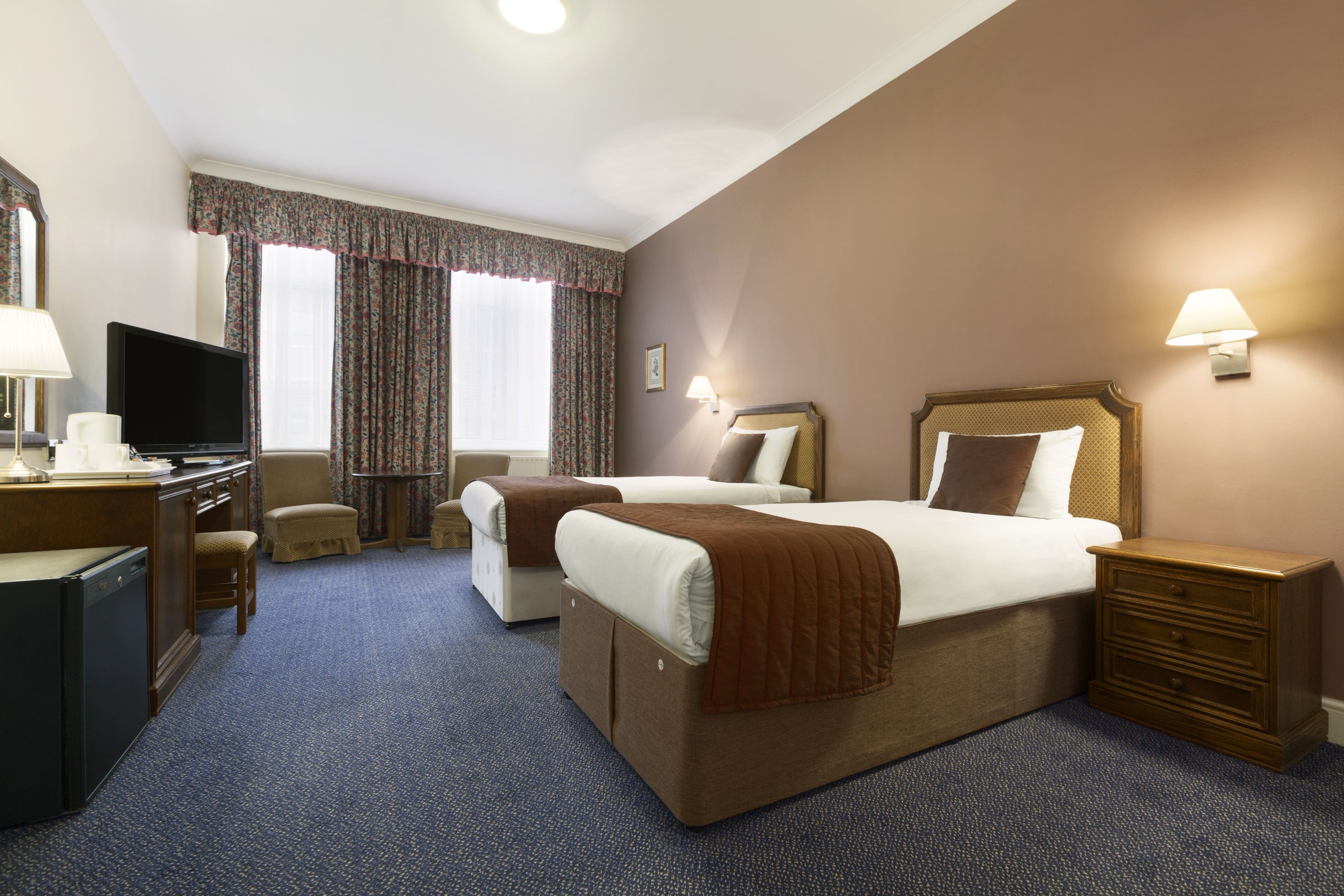 Guest room at the Ramada by Wyndham Crawley Gatwick in Crawley, Other than US/Canada