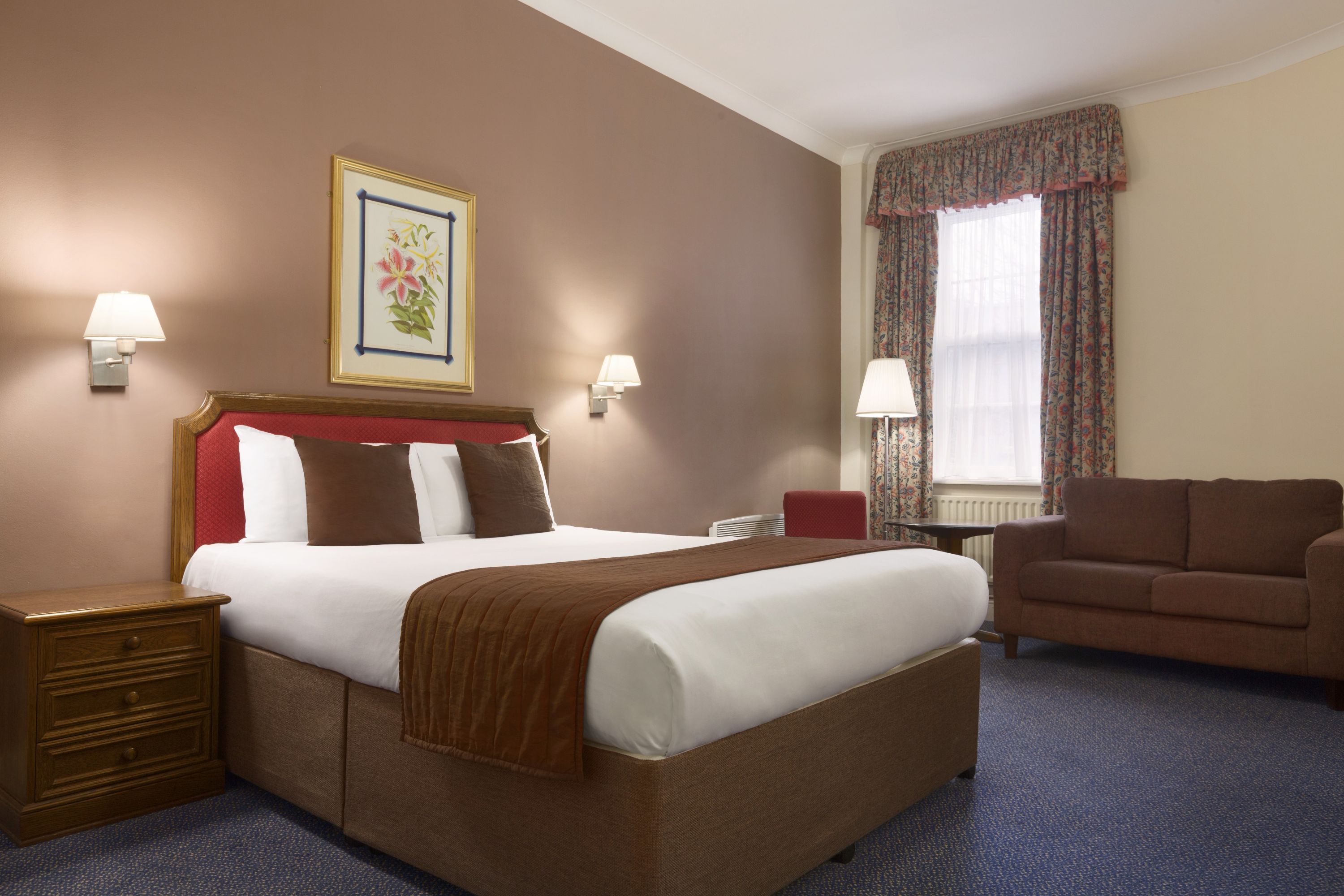 Guest room at the Ramada by Wyndham Crawley Gatwick in Crawley, Other than US/Canada