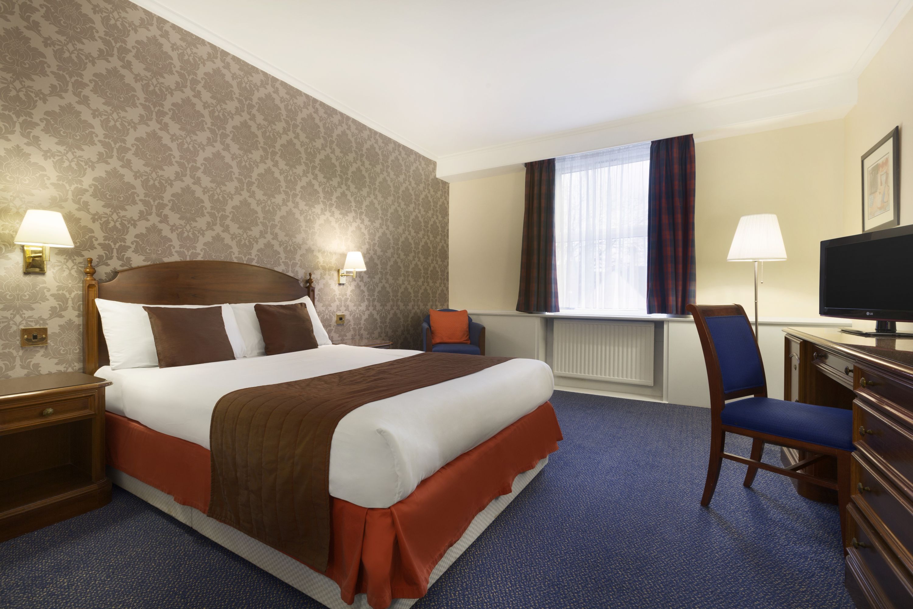 Guest room at the Ramada by Wyndham Crawley Gatwick in Crawley, Other than US/Canada