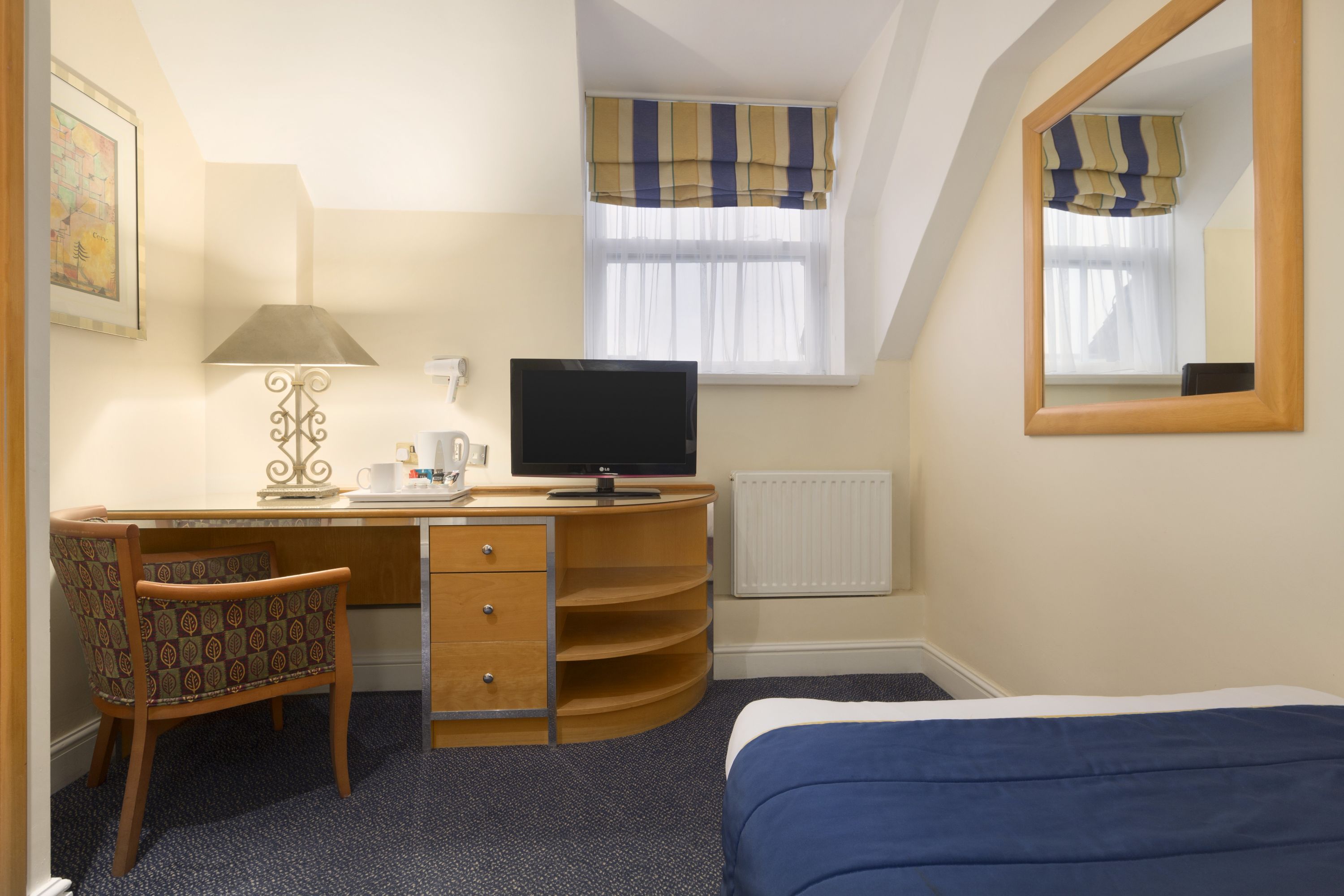 Guest room at the Ramada by Wyndham Crawley Gatwick in Crawley, Other than US/Canada