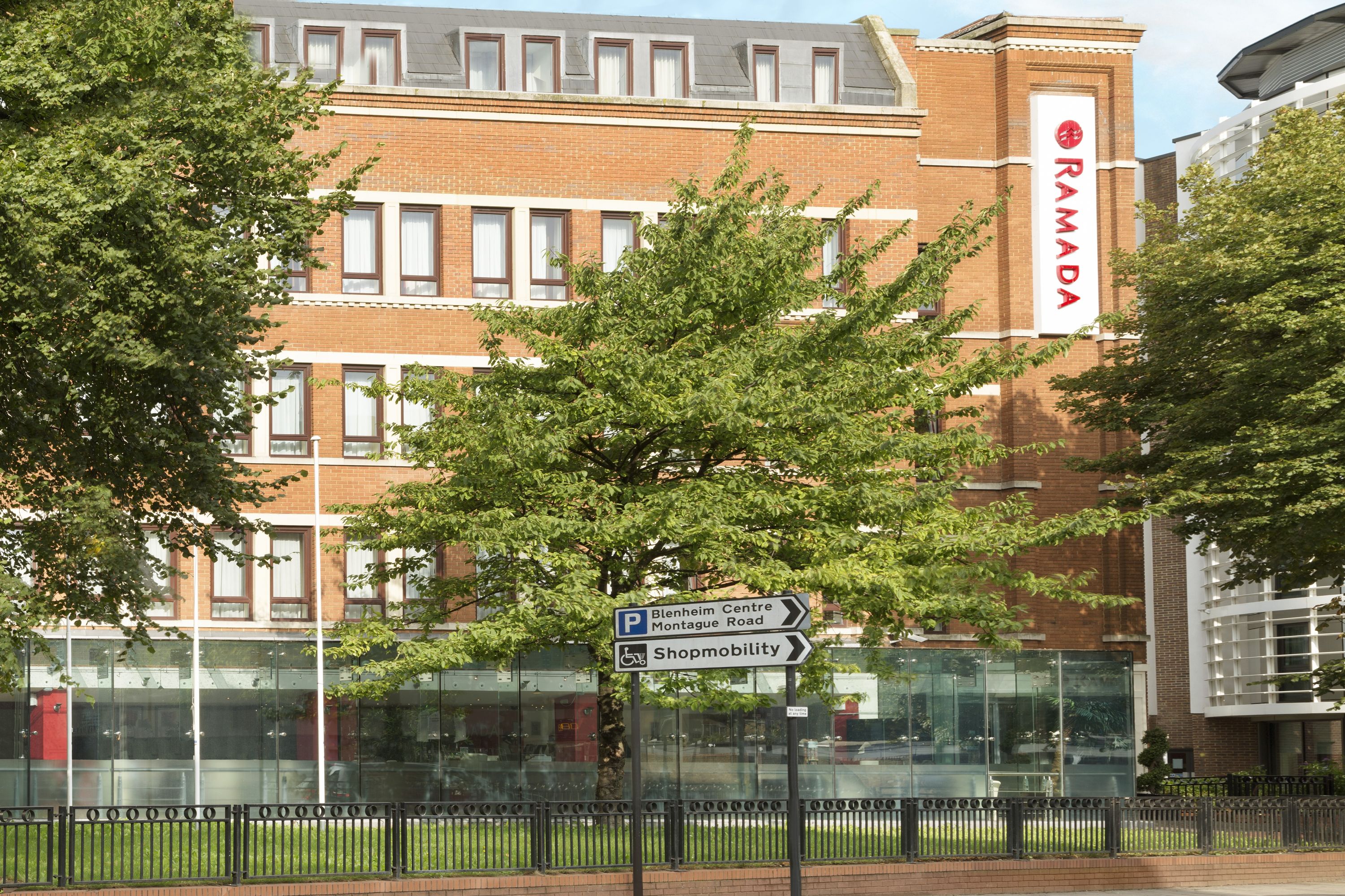 Ramada By Wyndham Hounslow Heathrow East Hounslow Gb