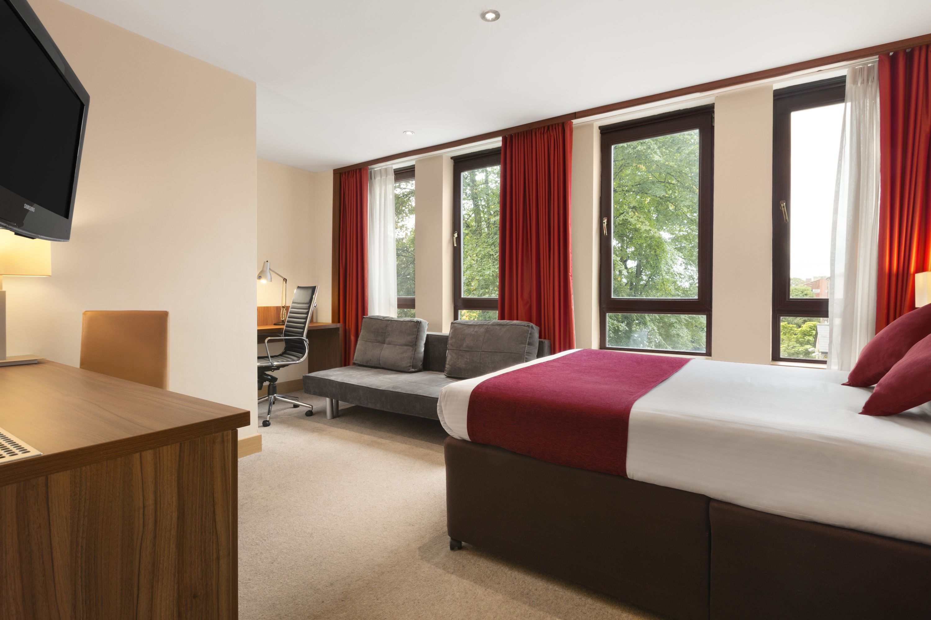 Ramada By Wyndham Hounslow Heathrow East Hounslow Gb