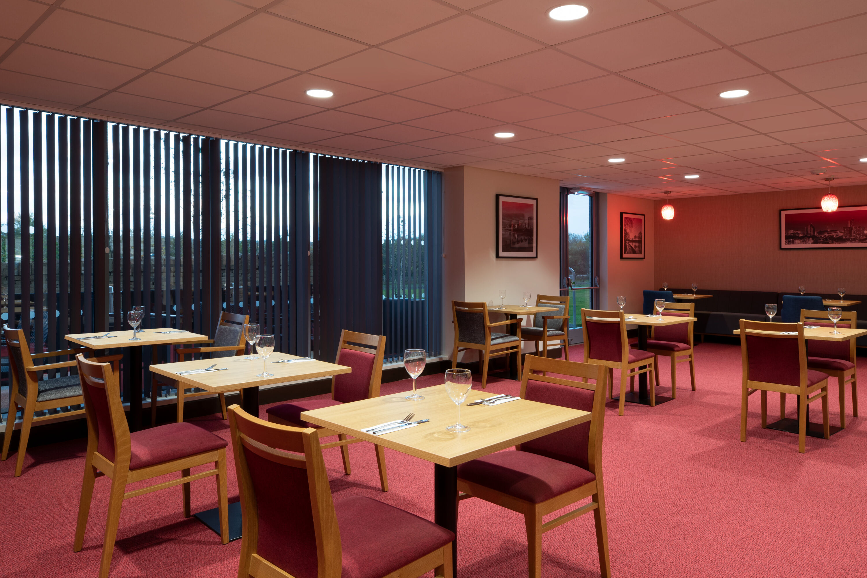 Ramada by Wyndham Leeds East bar and grill in Leeds, Other than US/Canada