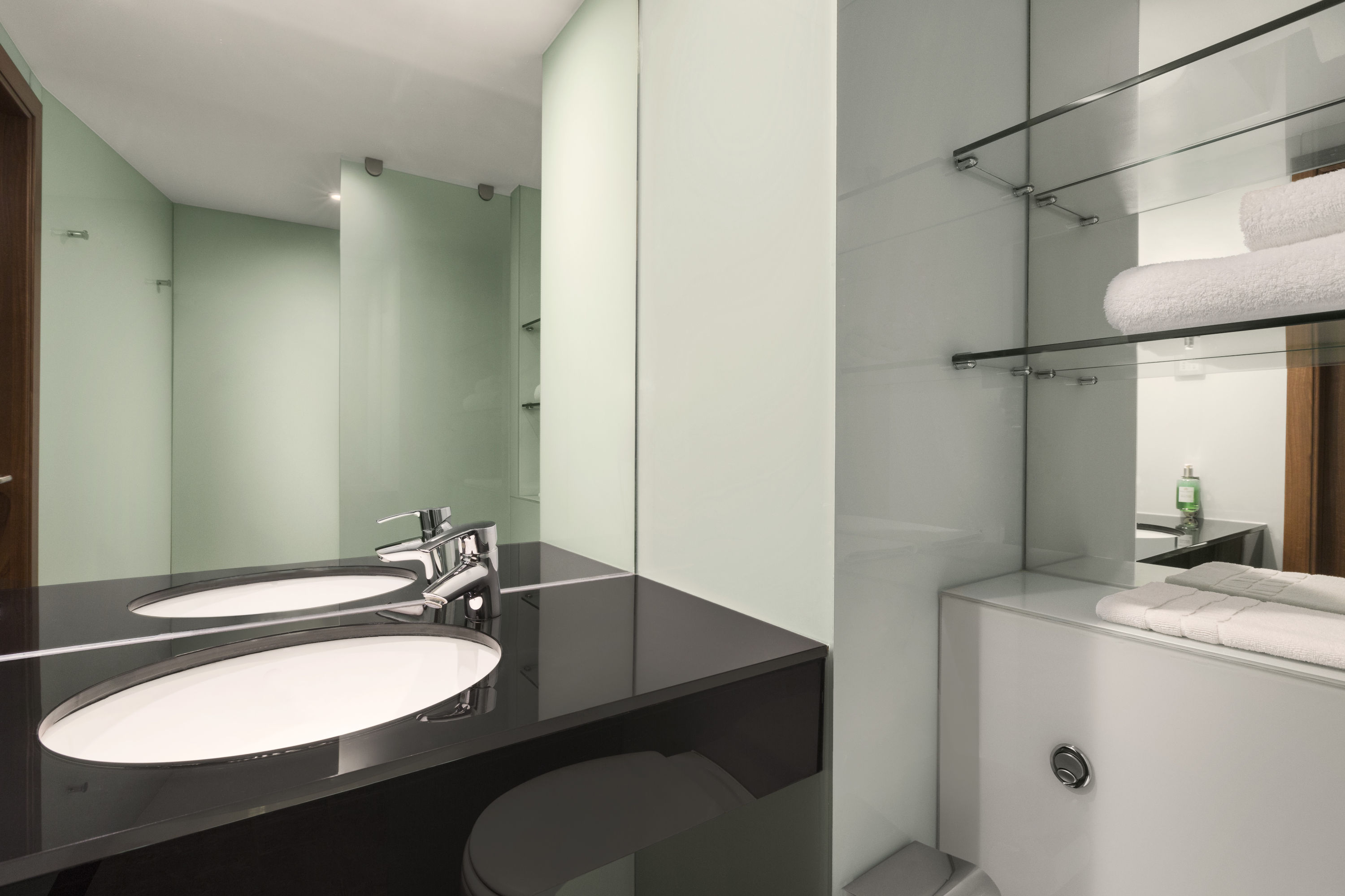 Guest room bath at the Ramada Encore by Wyndham Leicester City Centre in Leicester, Other than US/Canada