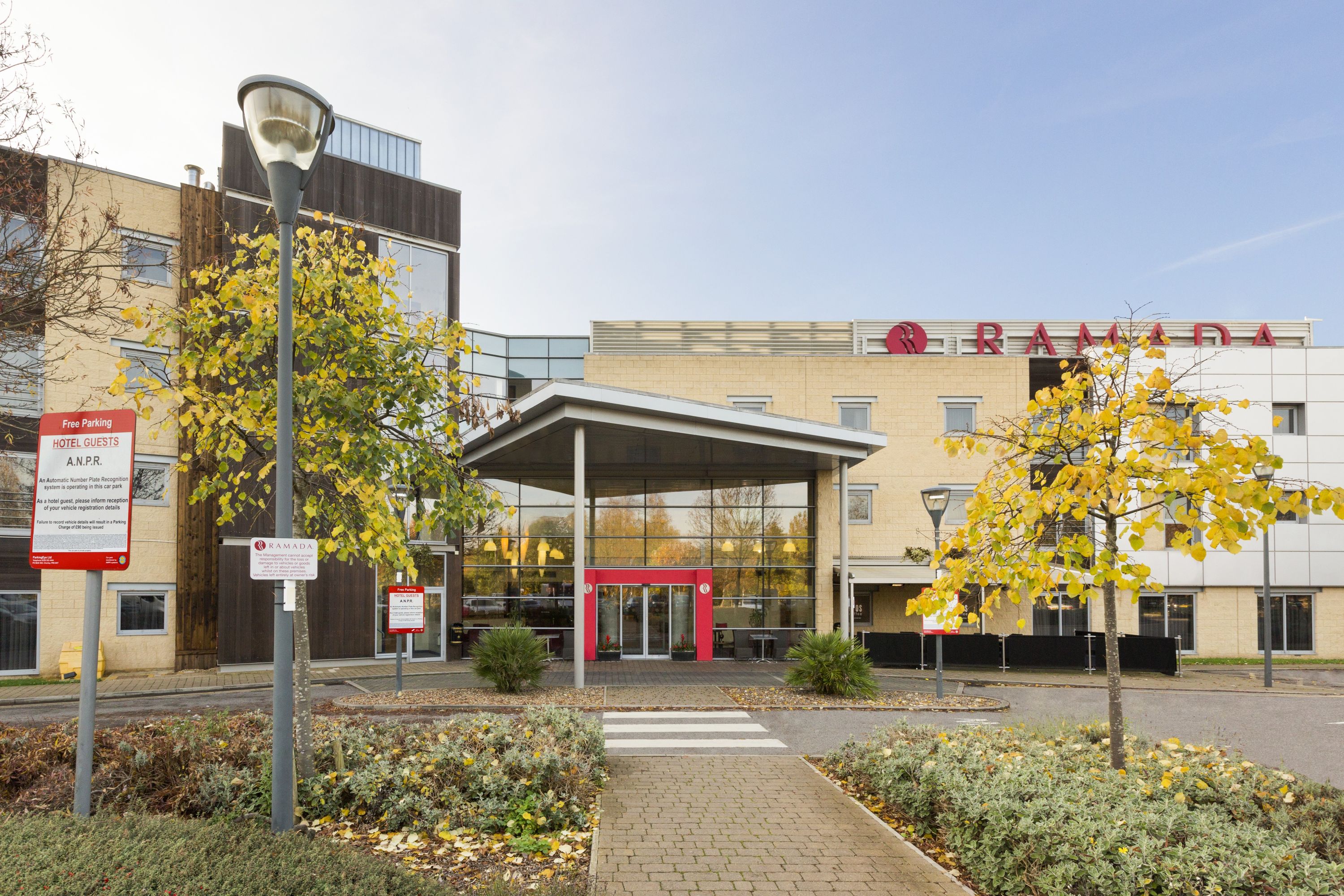 Ramada By Wyndham London North M1 London Gb Hotels
