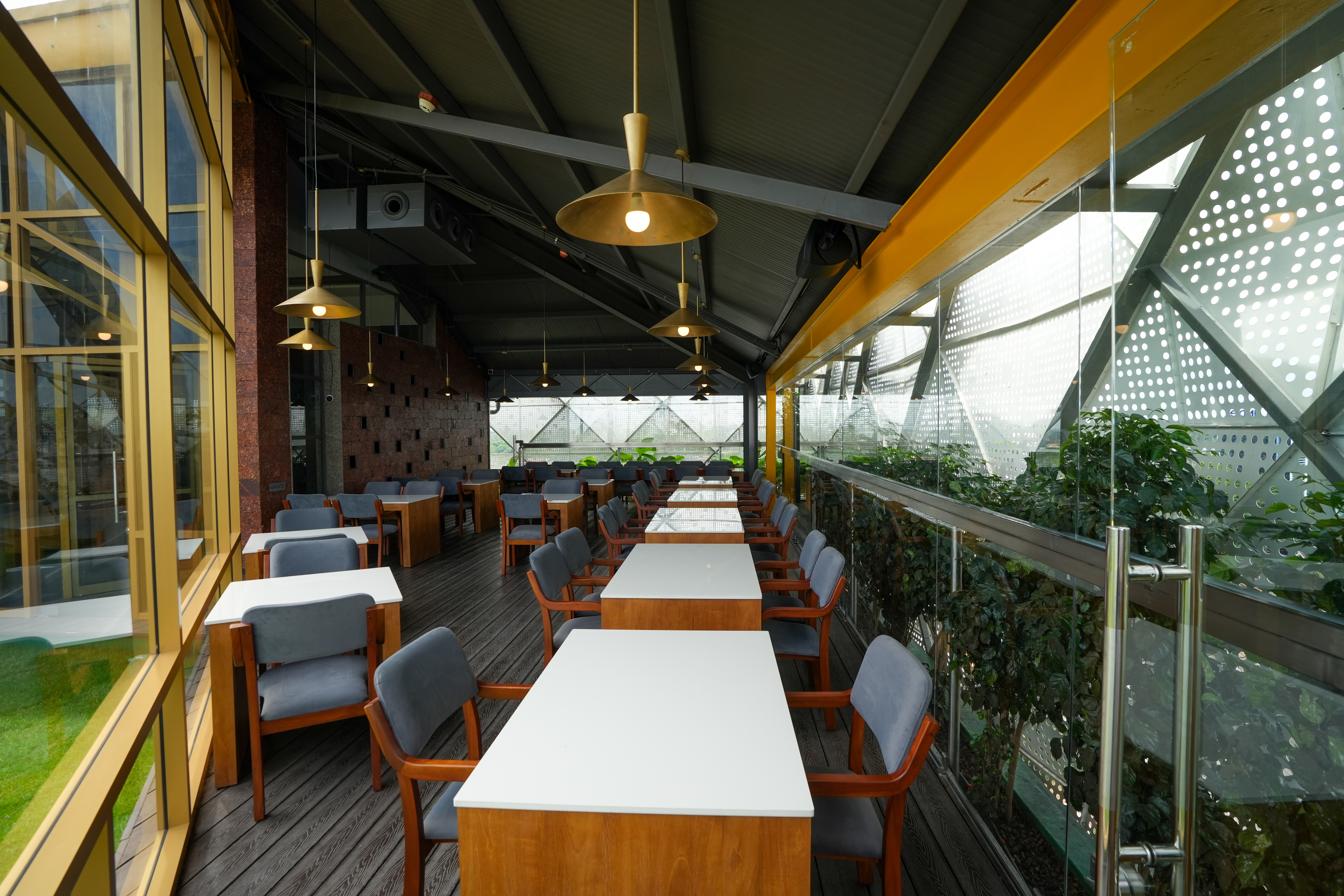 Ramada Encore by Wyndham Kochi Kalamassery restaurant in Cochin, Other than US/Canada