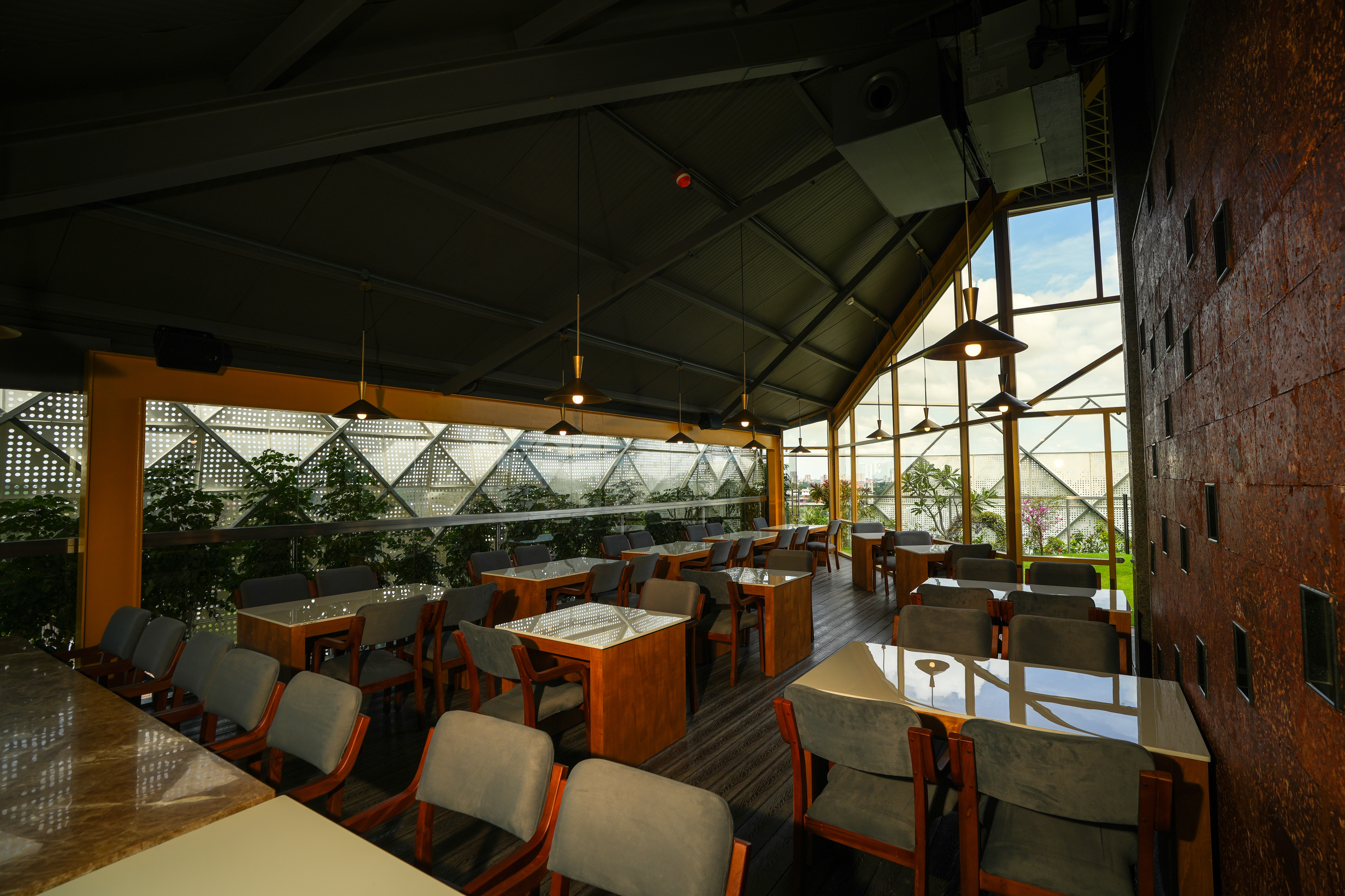 Ramada Encore by Wyndham Kochi Kalamassery restaurant in Cochin, Other than US/Canada