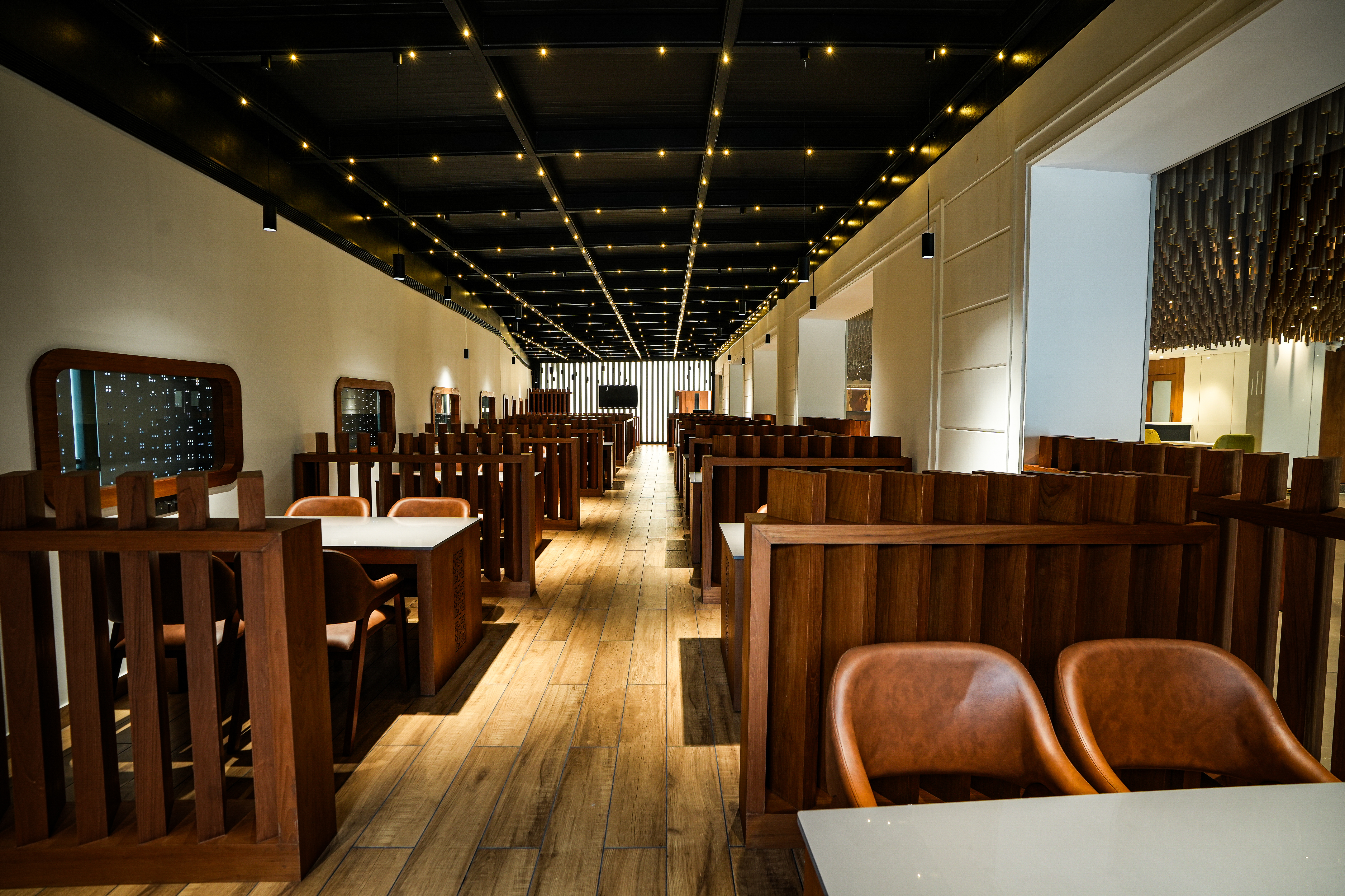Ramada Encore by Wyndham Kochi Kalamassery restaurant in Cochin, Other than US/Canada