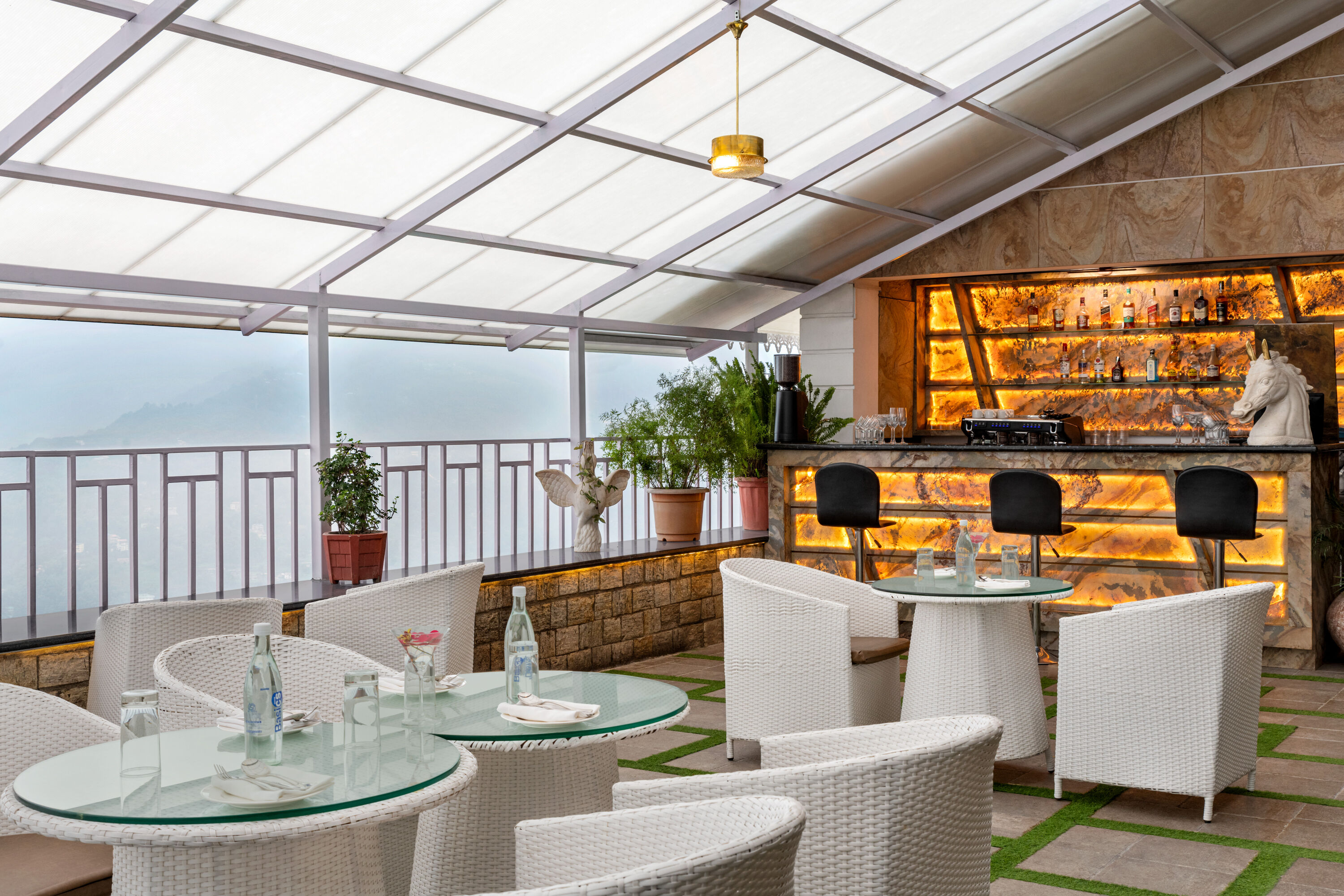 Ramada by Wyndham Gangtok Hotel & Casino Golden restaurant bar in Gangtok, Other than US/Canada