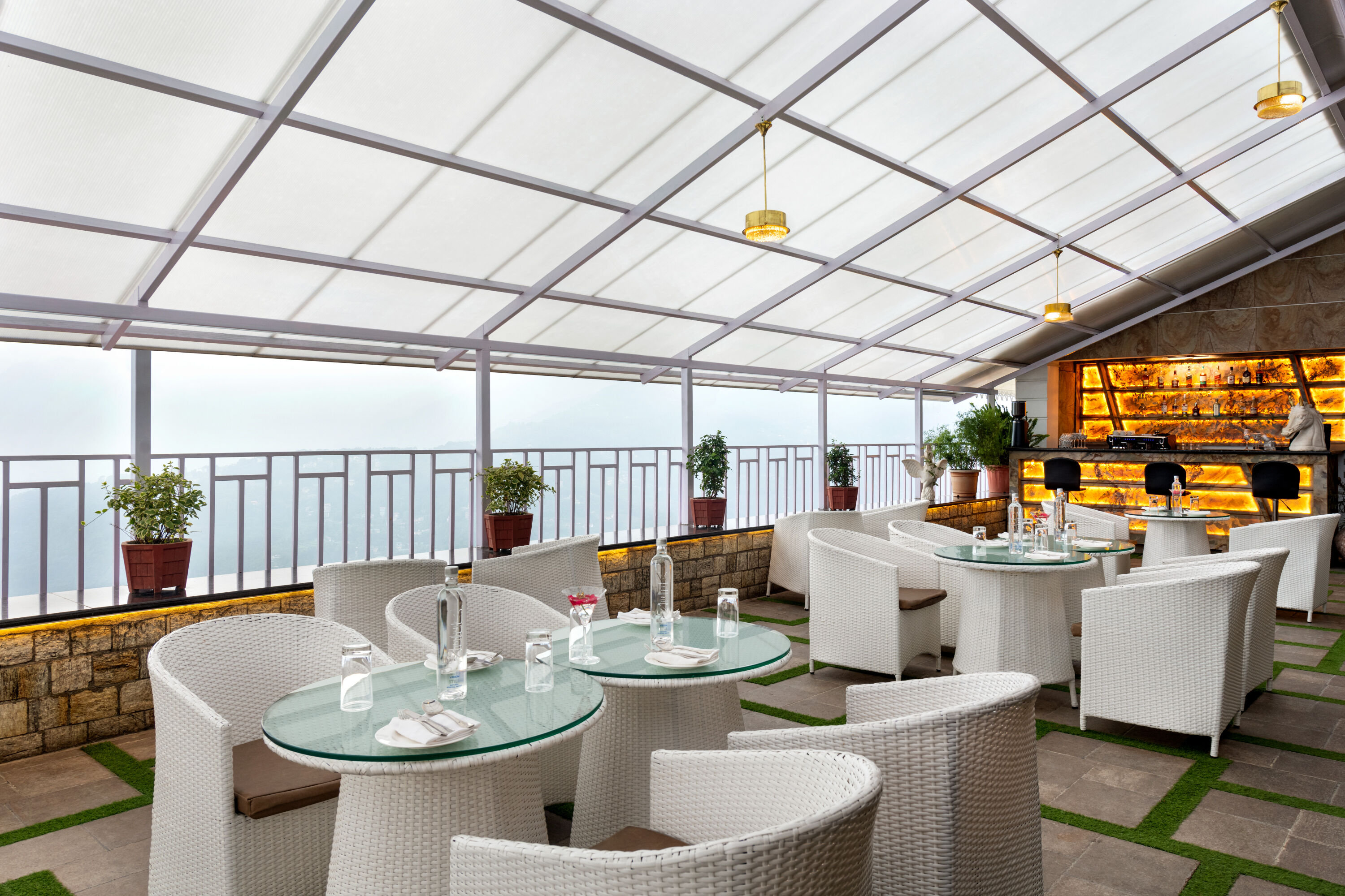 Ramada by Wyndham Gangtok Hotel & Casino Golden restaurant bar in Gangtok, Other than US/Canada