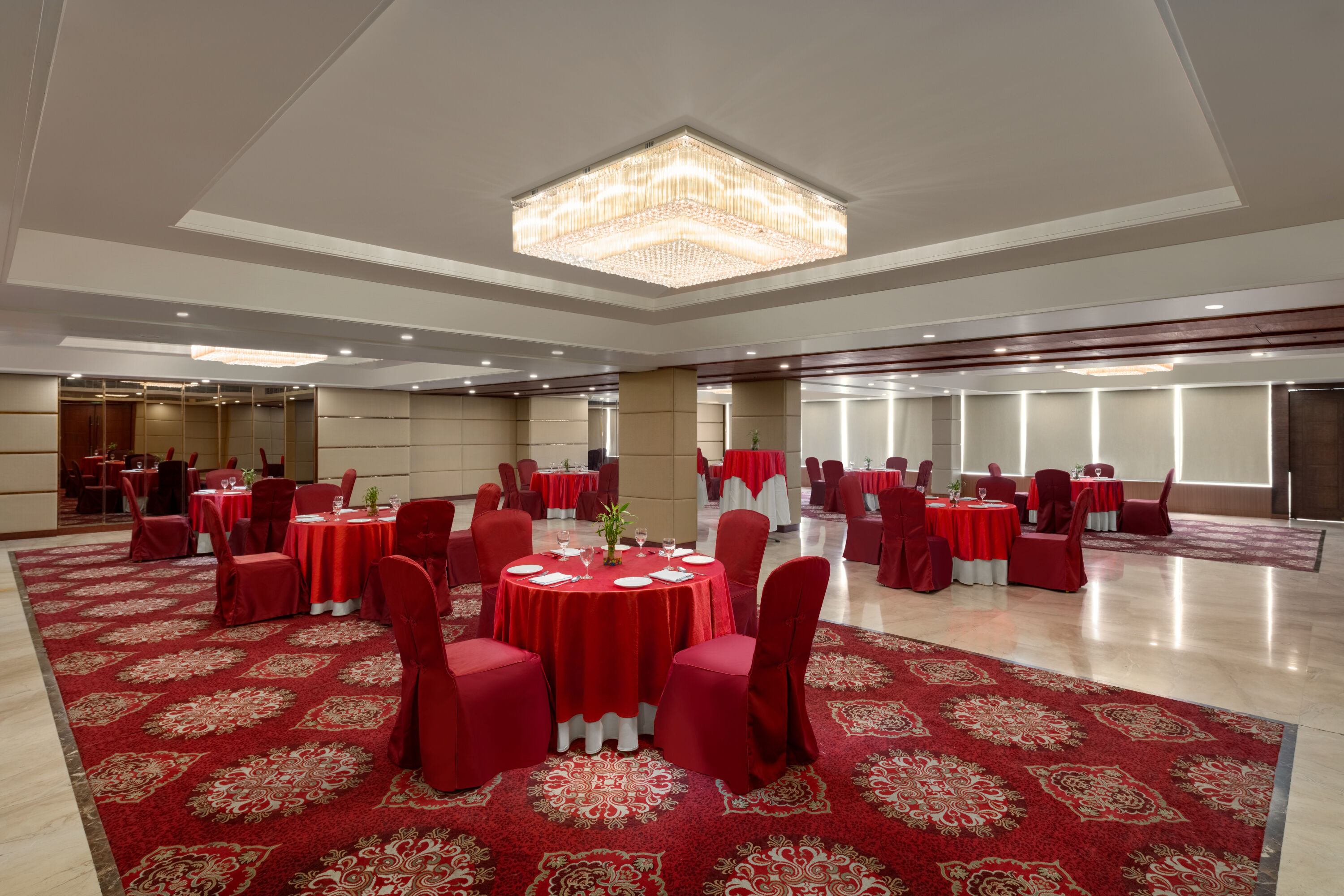 Meeting room banquet rounds at Ramada by Wyndham Ghaziabad Vasundhara in Ghaziabad, Other than US/Canada