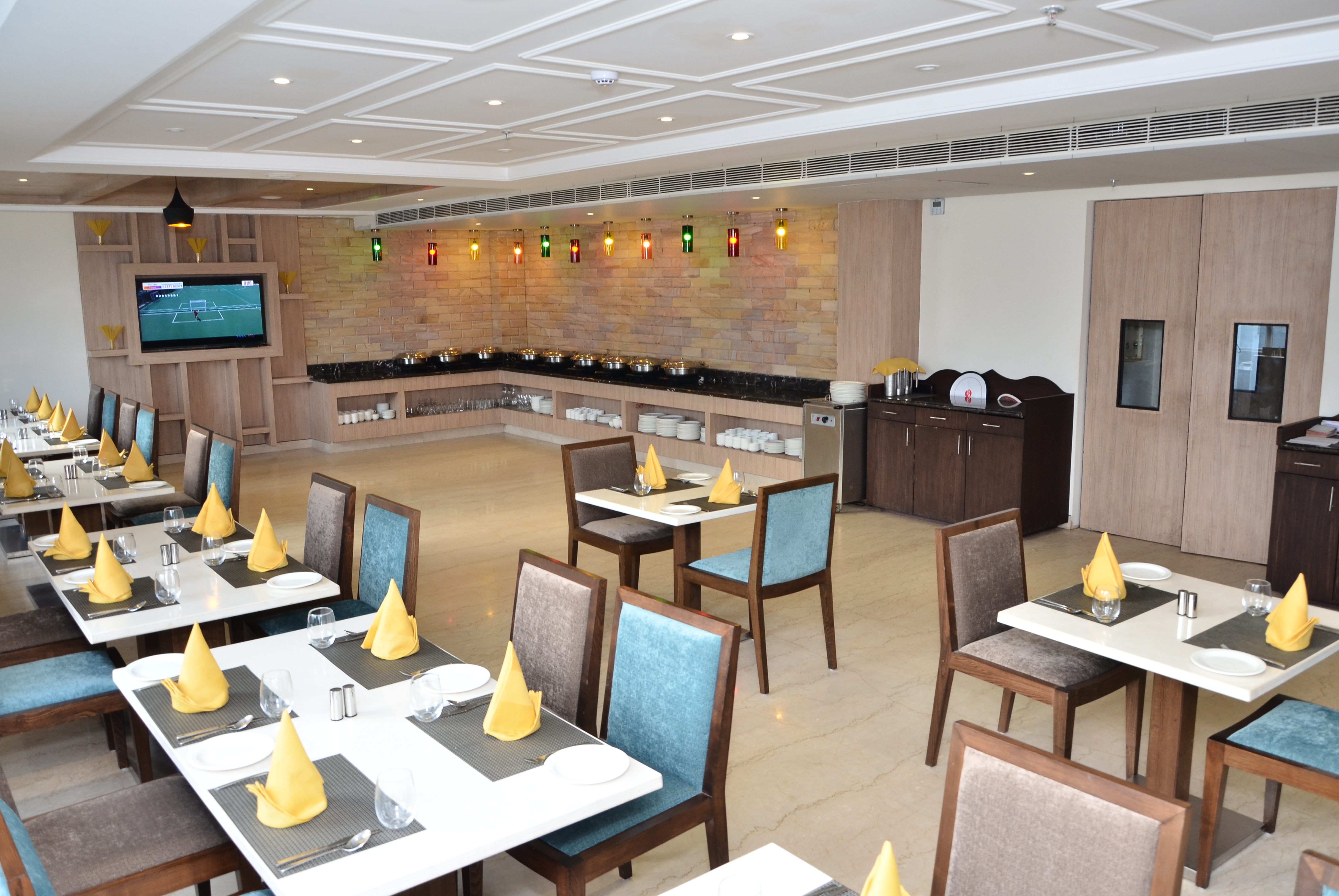 Ramada by Wyndham Kasauli restaurant breakfast area with seating in Kasauli, Other than US/Canada