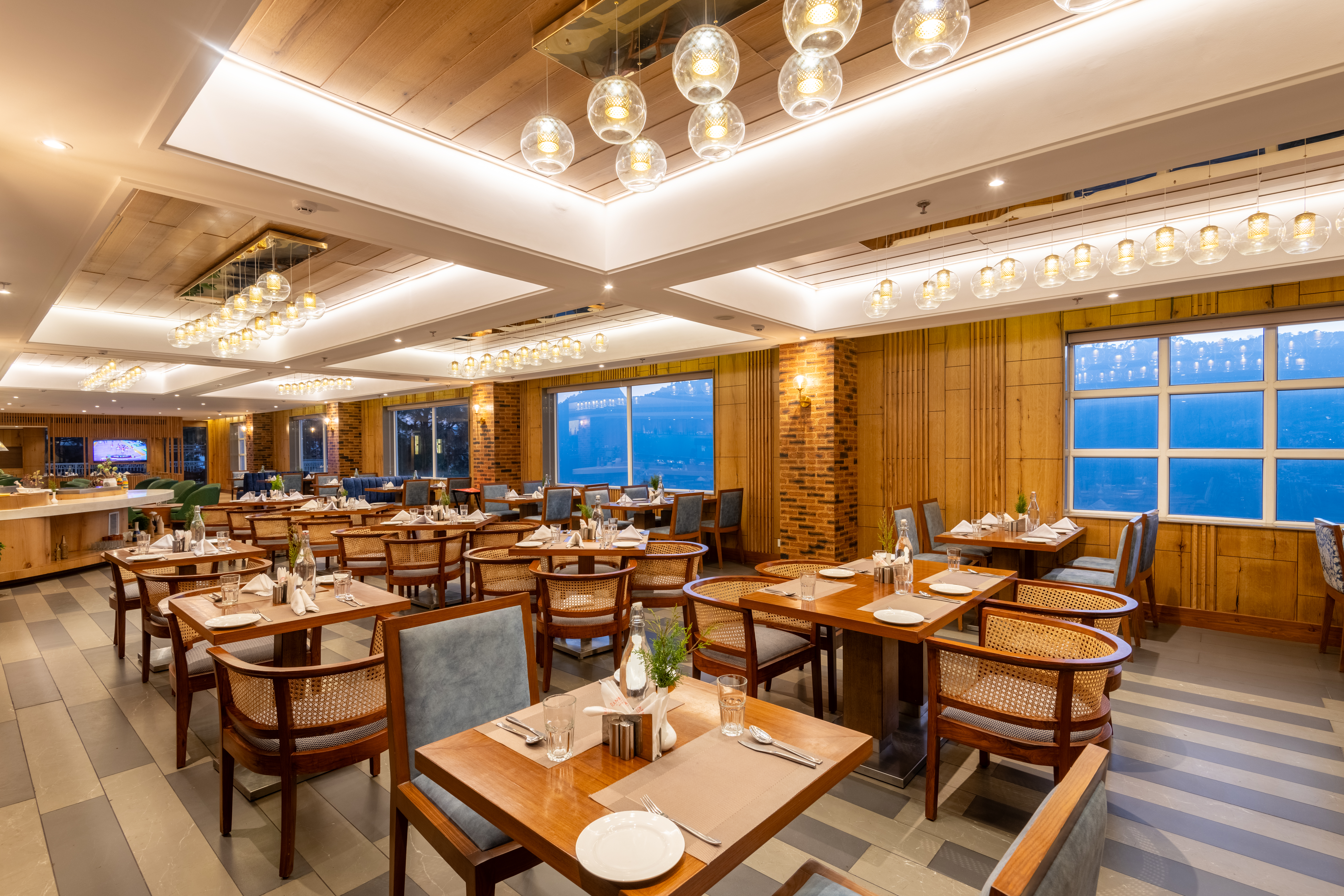 Ramada by Wyndham Kasauli restaurant in Kasauli, Other than US/Canada